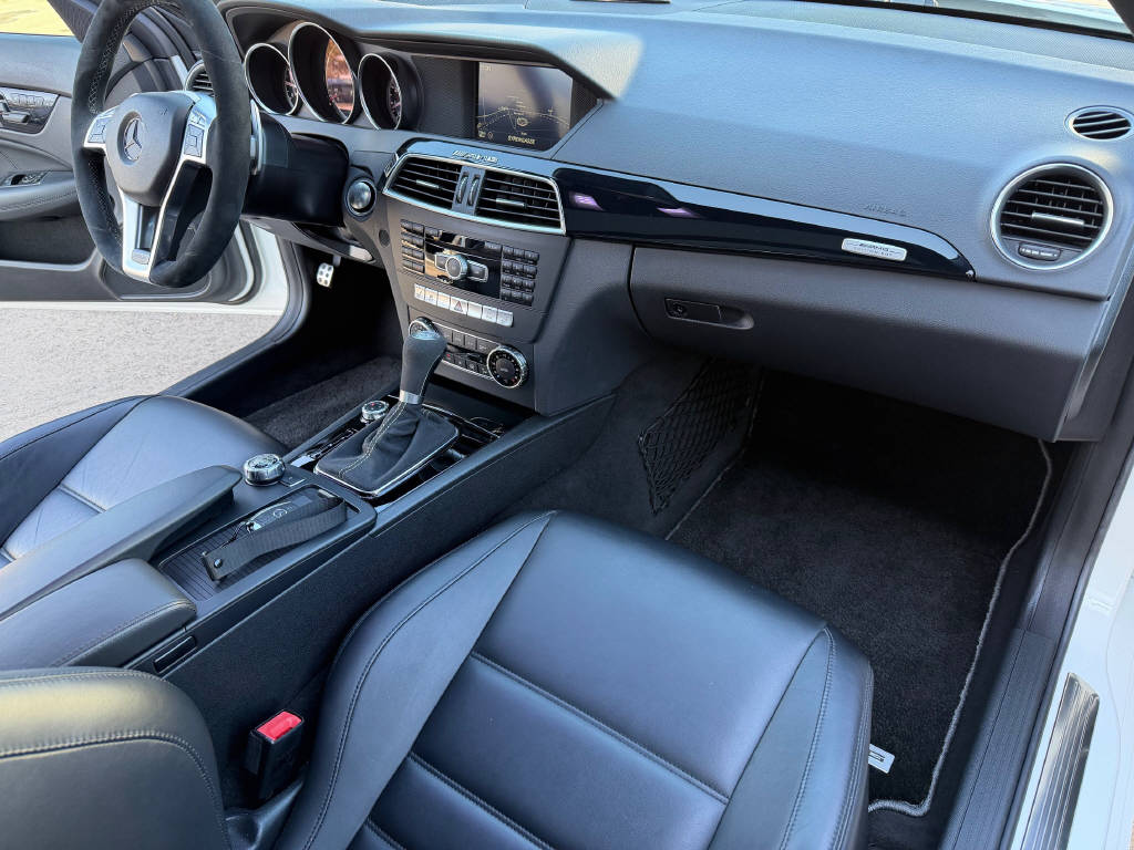 MERCEDES-BENZ C 63 V8 AMG Coupé - 507 Edition-image-24