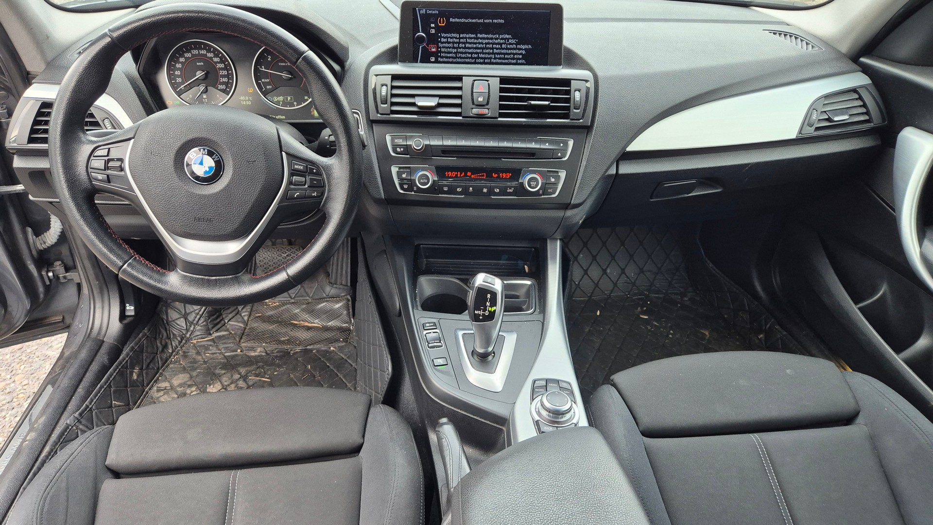 BMW 118i Sport Line Steptronic-image-9