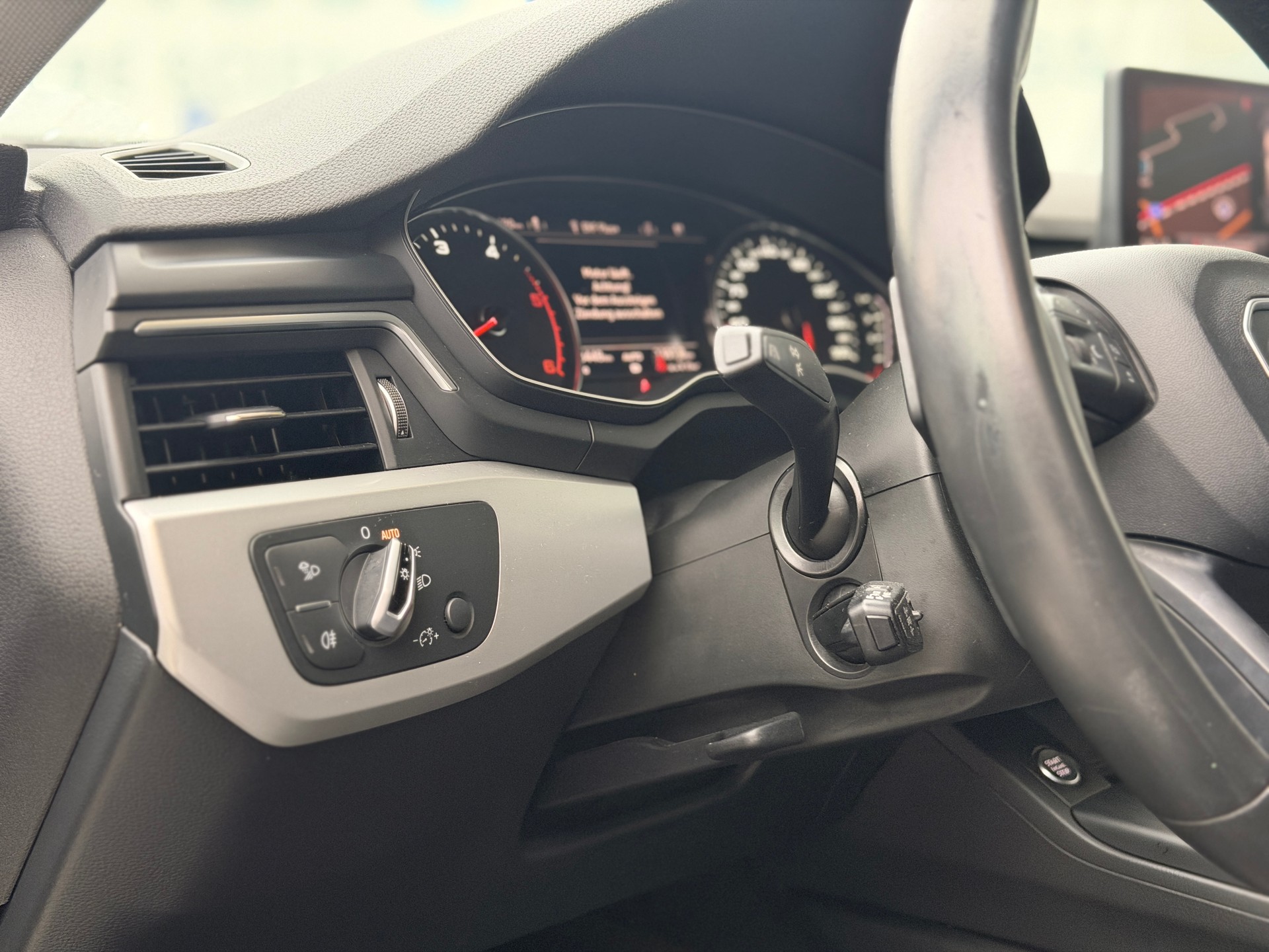AUDI A4 Avant 2.0 TDI Sport quattro S-tronic-image-16