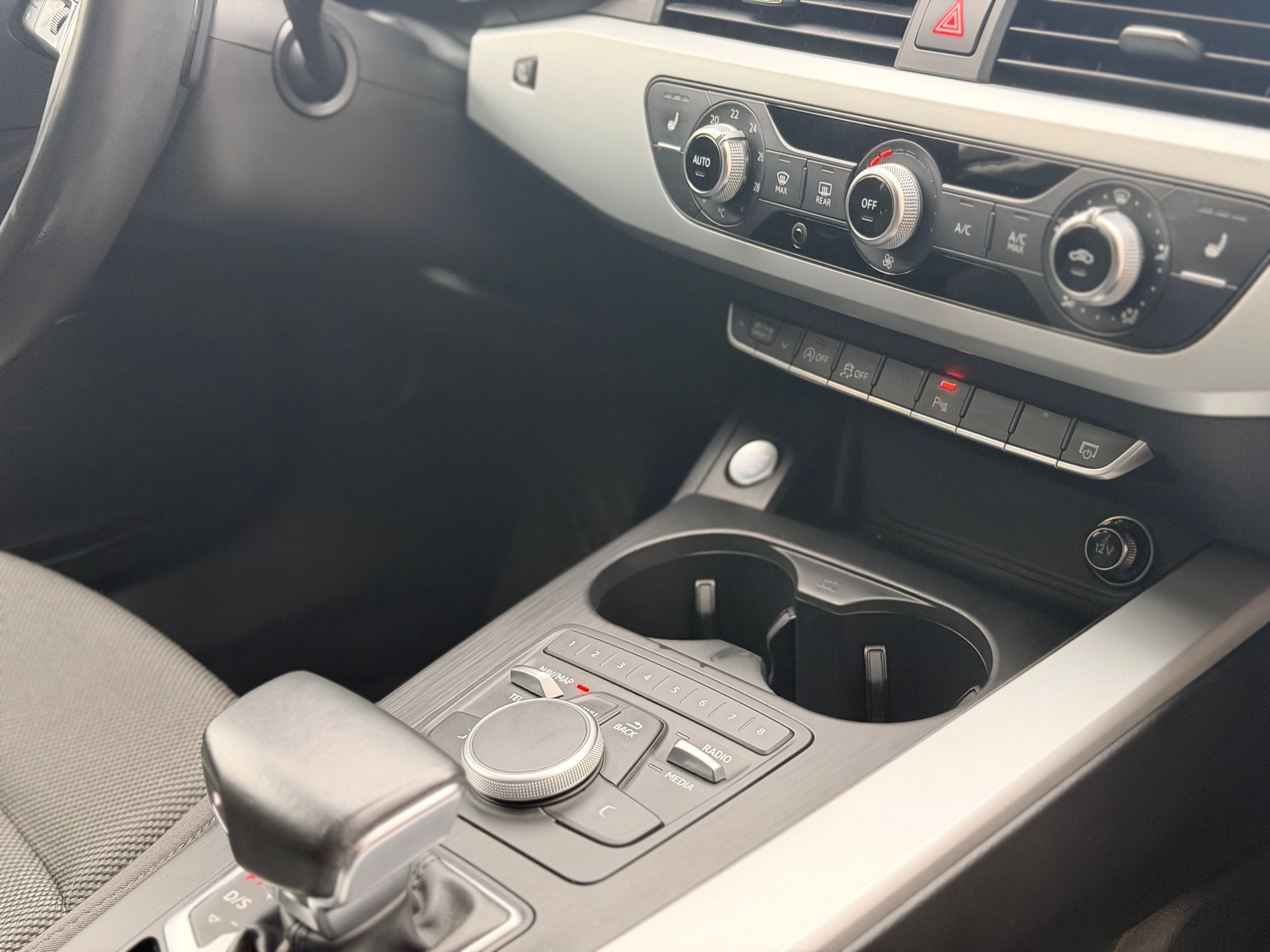 AUDI A4 Avant 2.0 TDI Sport quattro S-tronic-image-27