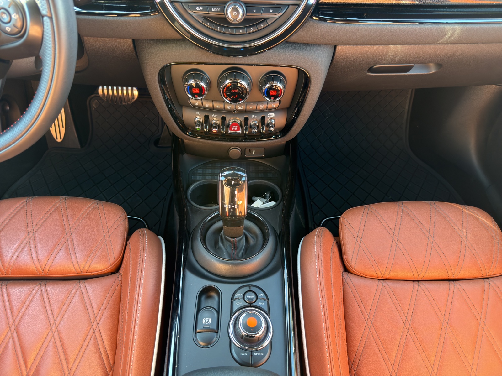 MINI Clubman Cooper John Cooper Works ALL4 Steptronic-image-12