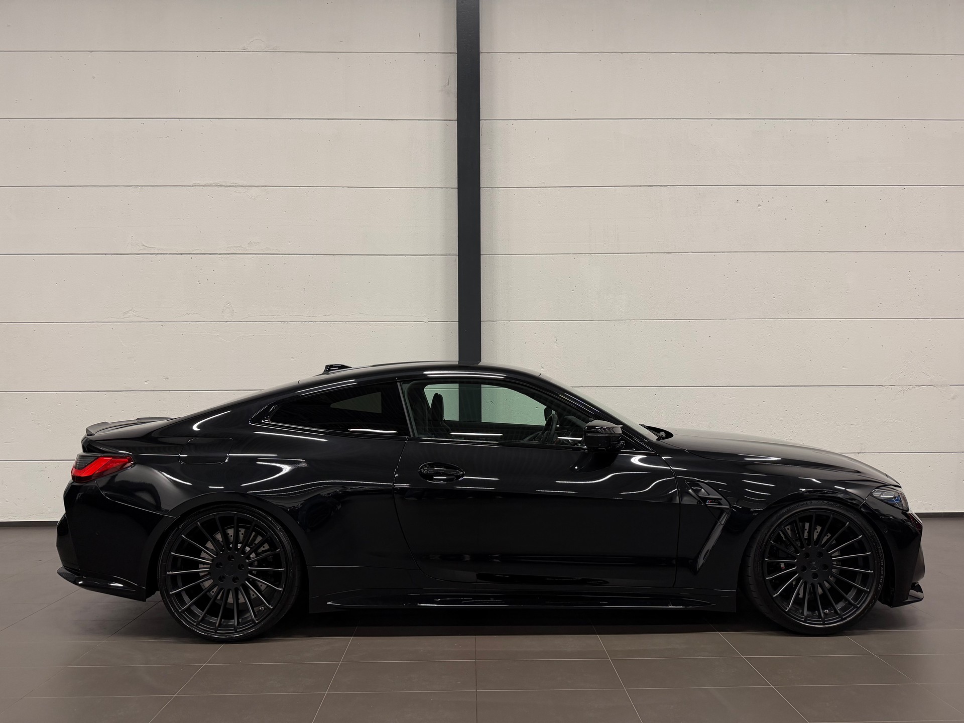 BMW M4 Coupé Competition M xDrive-image-8
