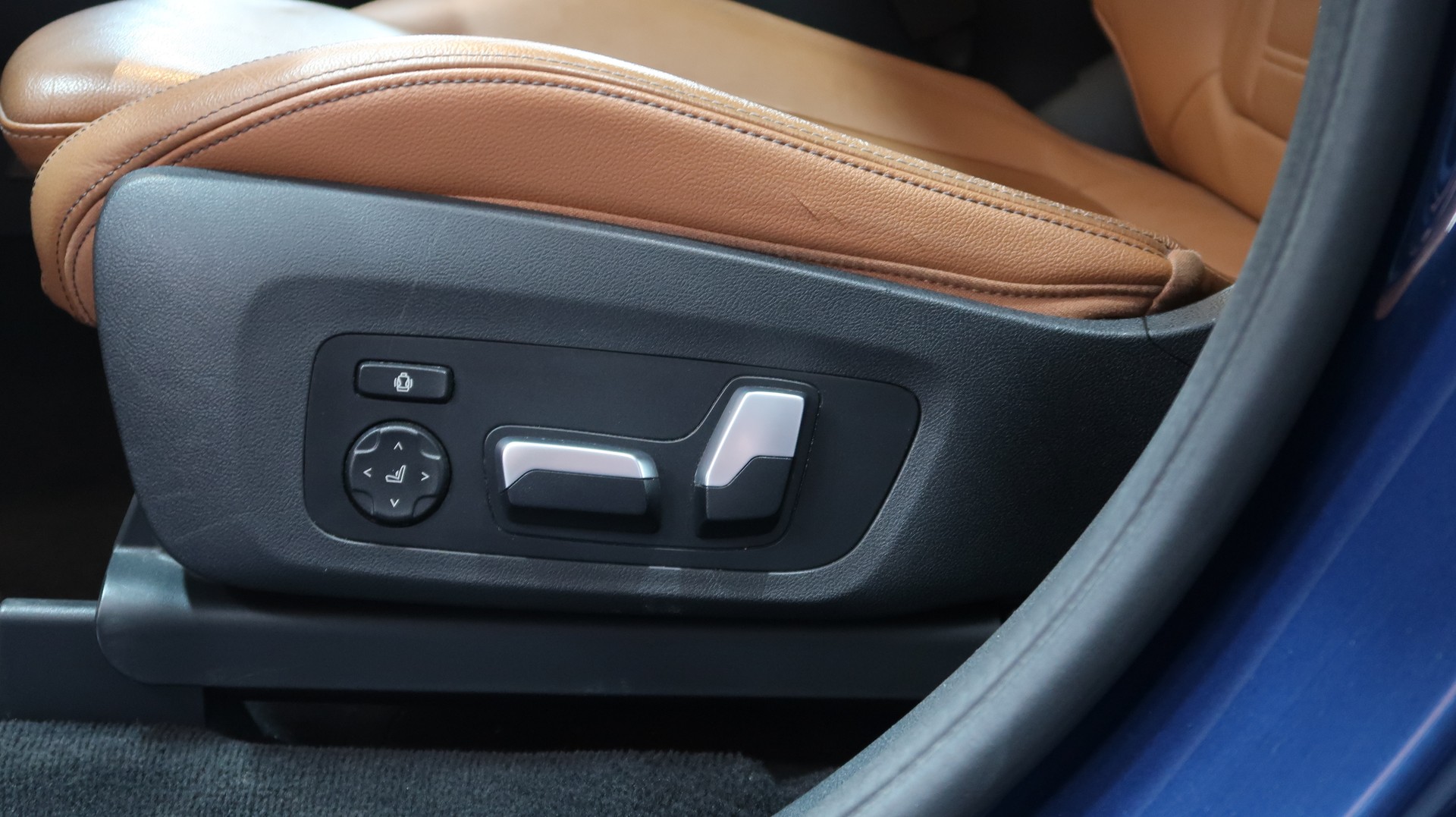 BMW X3 xDrive 20d Individual / PACK-M / CH / GARANTIE / MFK-image-20