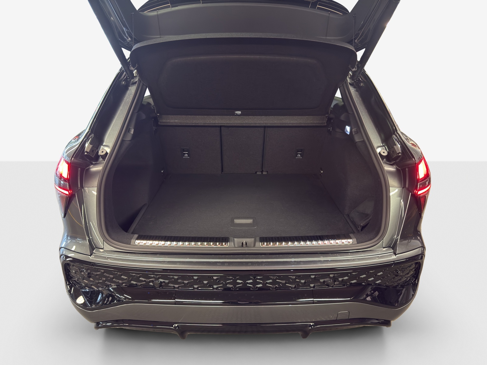 AUDI Q3 SUV 110 kW TFSI S tronic-image-11