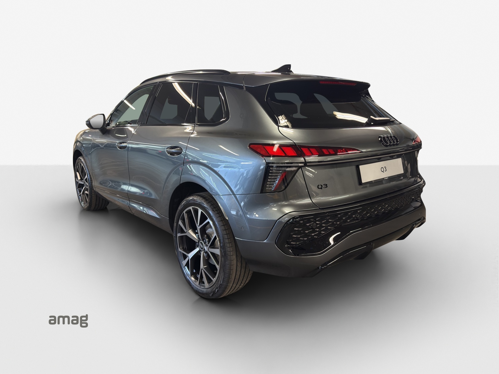 AUDI Q3 SUV 110 kW TFSI S tronic-image-2