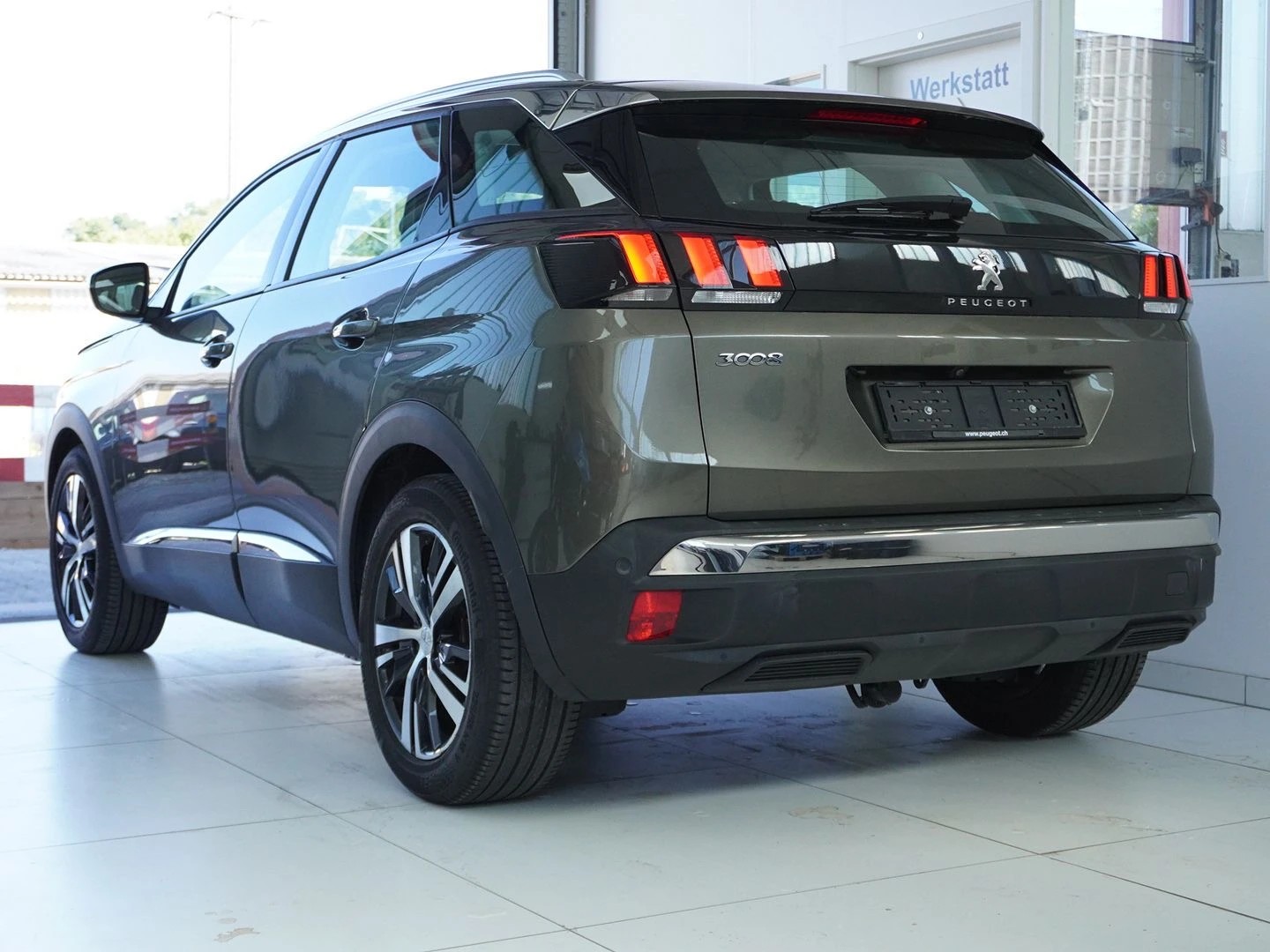 PEUGEOT 3008 1.5 BlueHDi Allure EAT-image-1