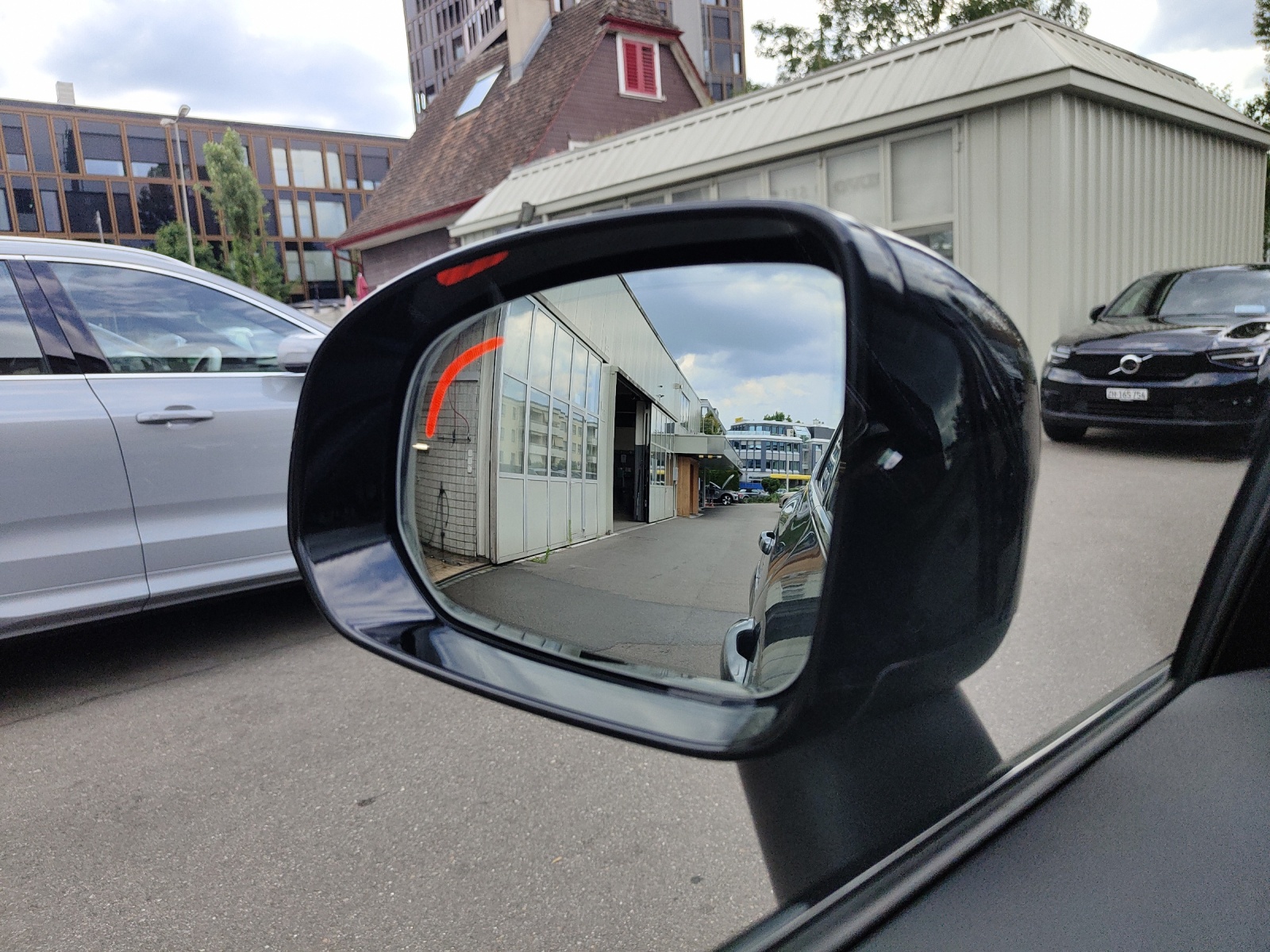 VOLVO XC60 2.0 B5 MH Ultra Dark AWD-image-10