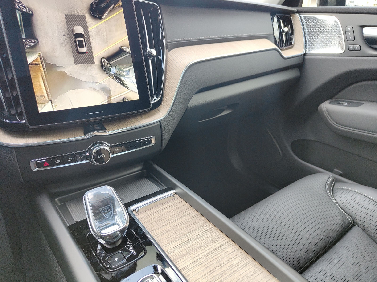 VOLVO XC60 2.0 B5 MH Ultra Dark AWD-image-8
