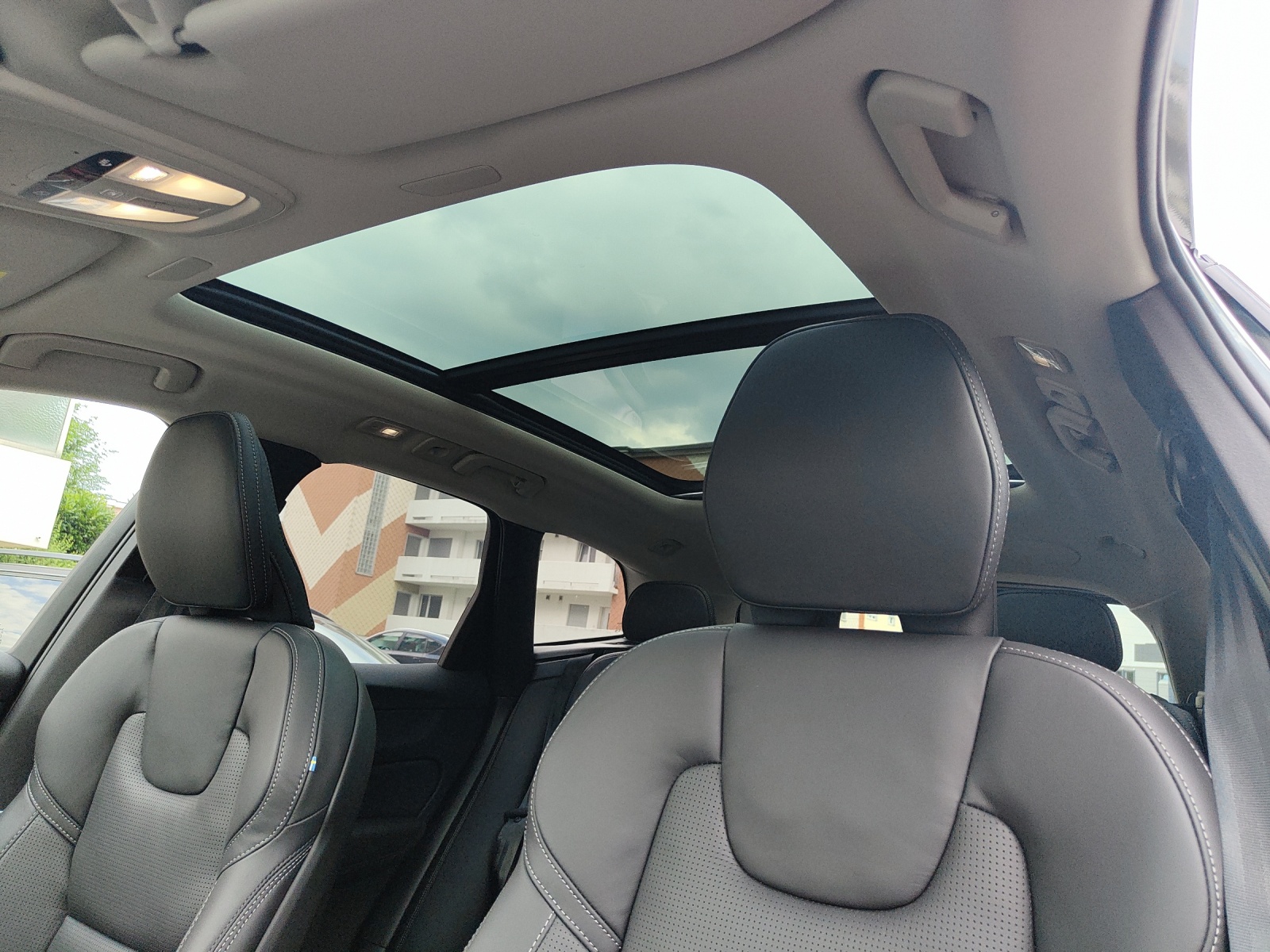 VOLVO XC60 2.0 B5 MH Ultra Dark AWD-image-9