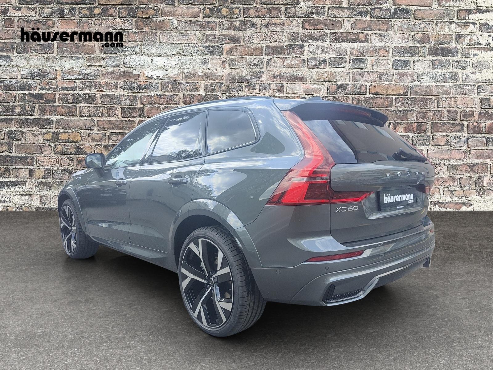 VOLVO XC60 2.0 B5 MH Ultra Dark AWD-image-2