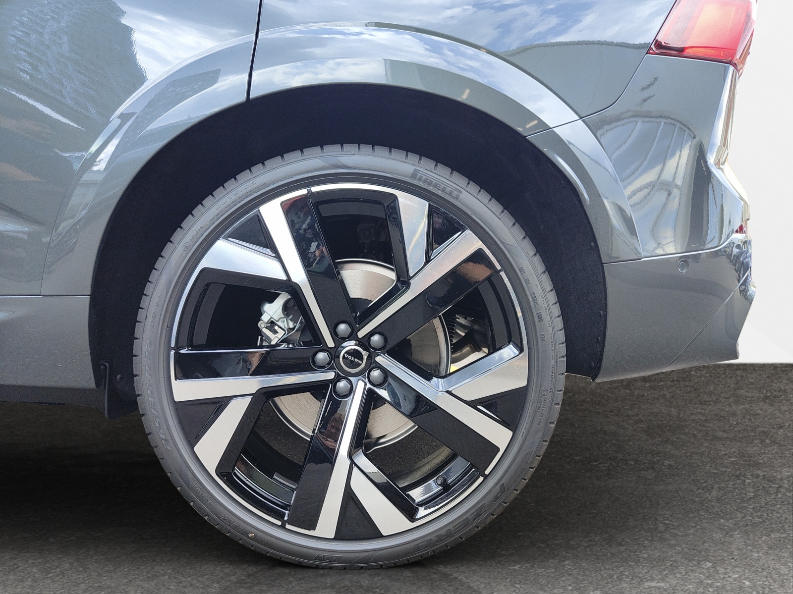 VOLVO XC60 2.0 B5 MH Ultra Dark AWD-image-15