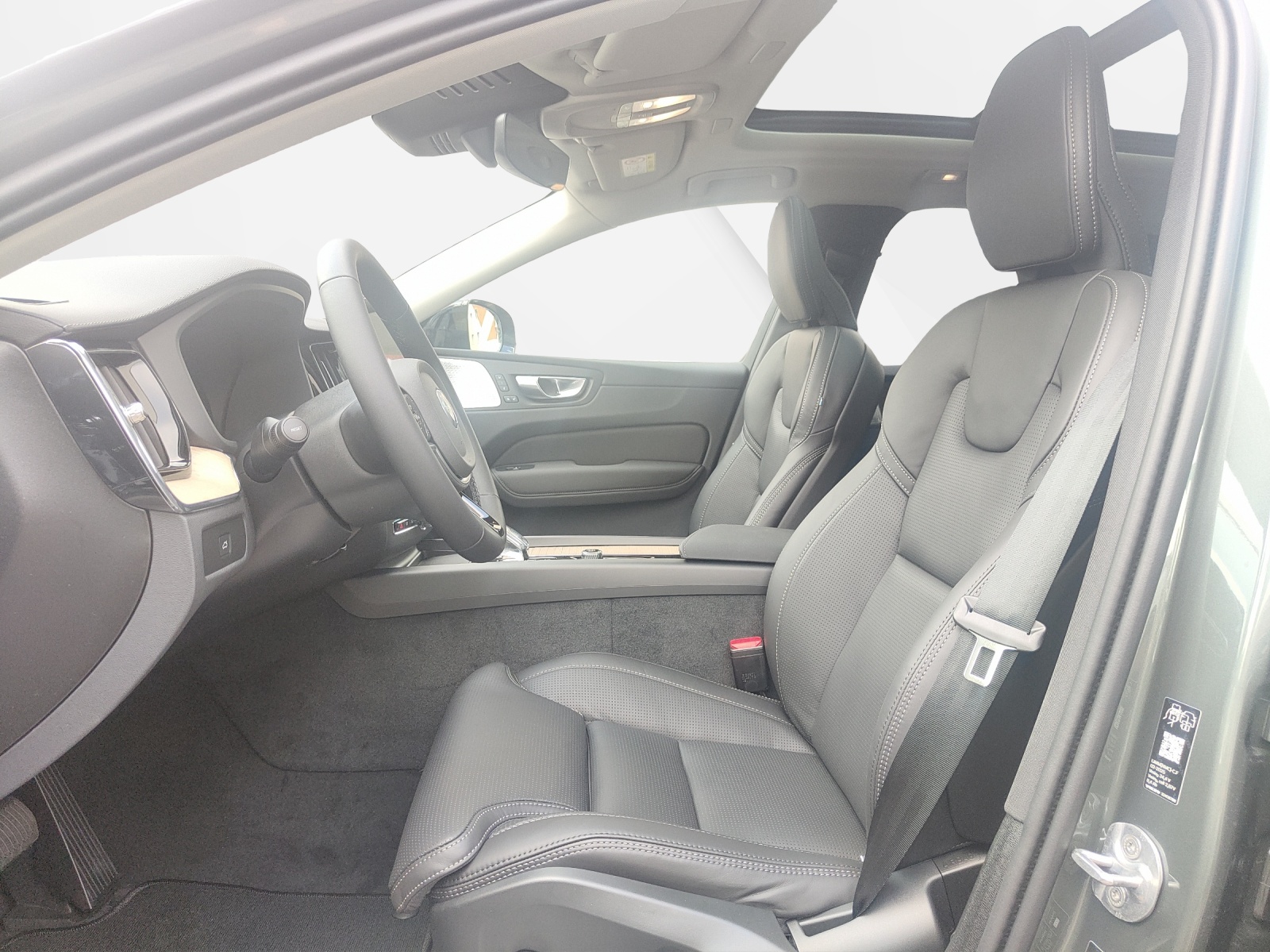 VOLVO XC60 2.0 B5 MH Ultra Dark AWD-image-3