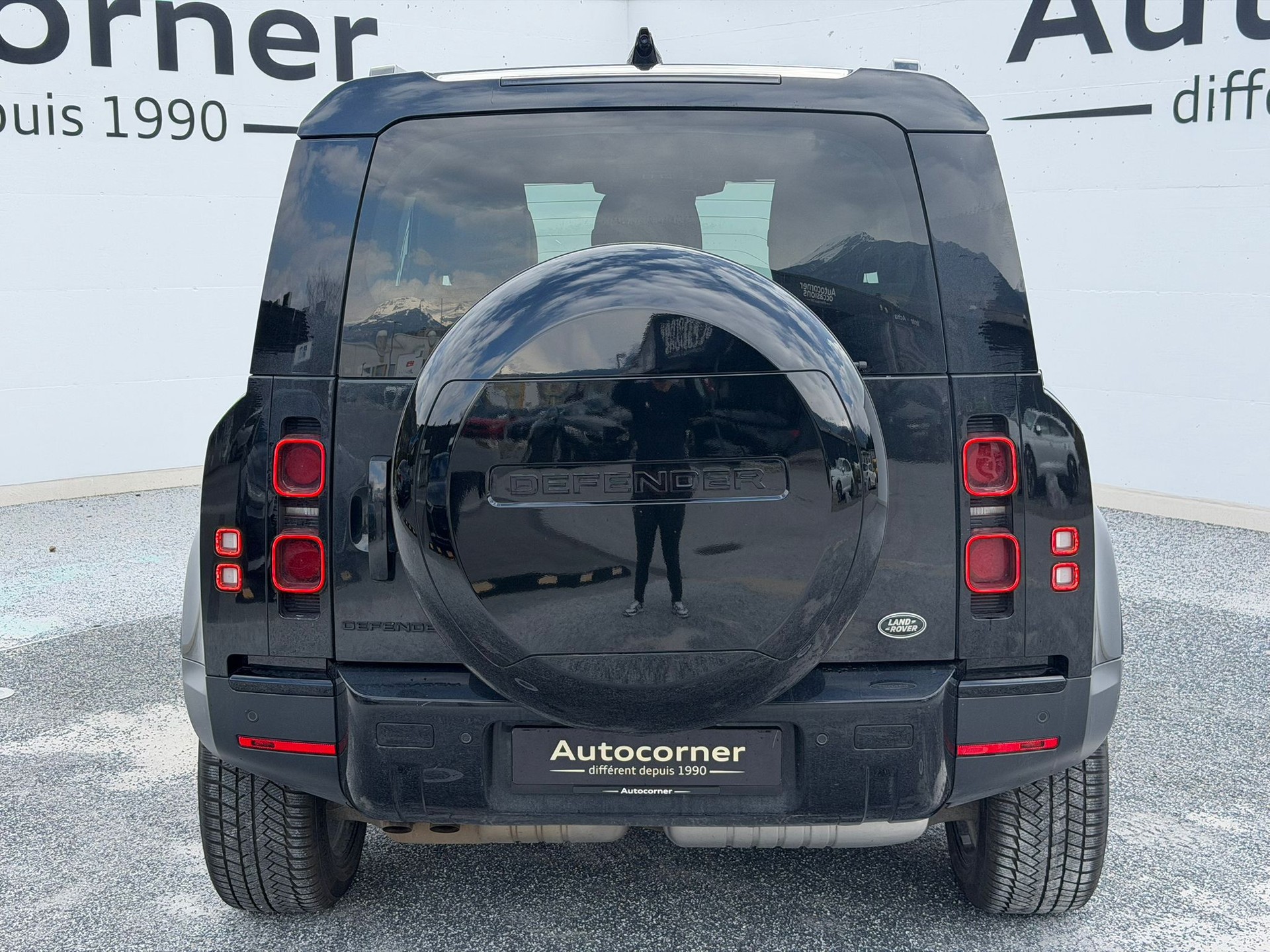 LAND ROVER Defender 90 3.0D I6 250 X-Dynamic HSE AT8-image-4
