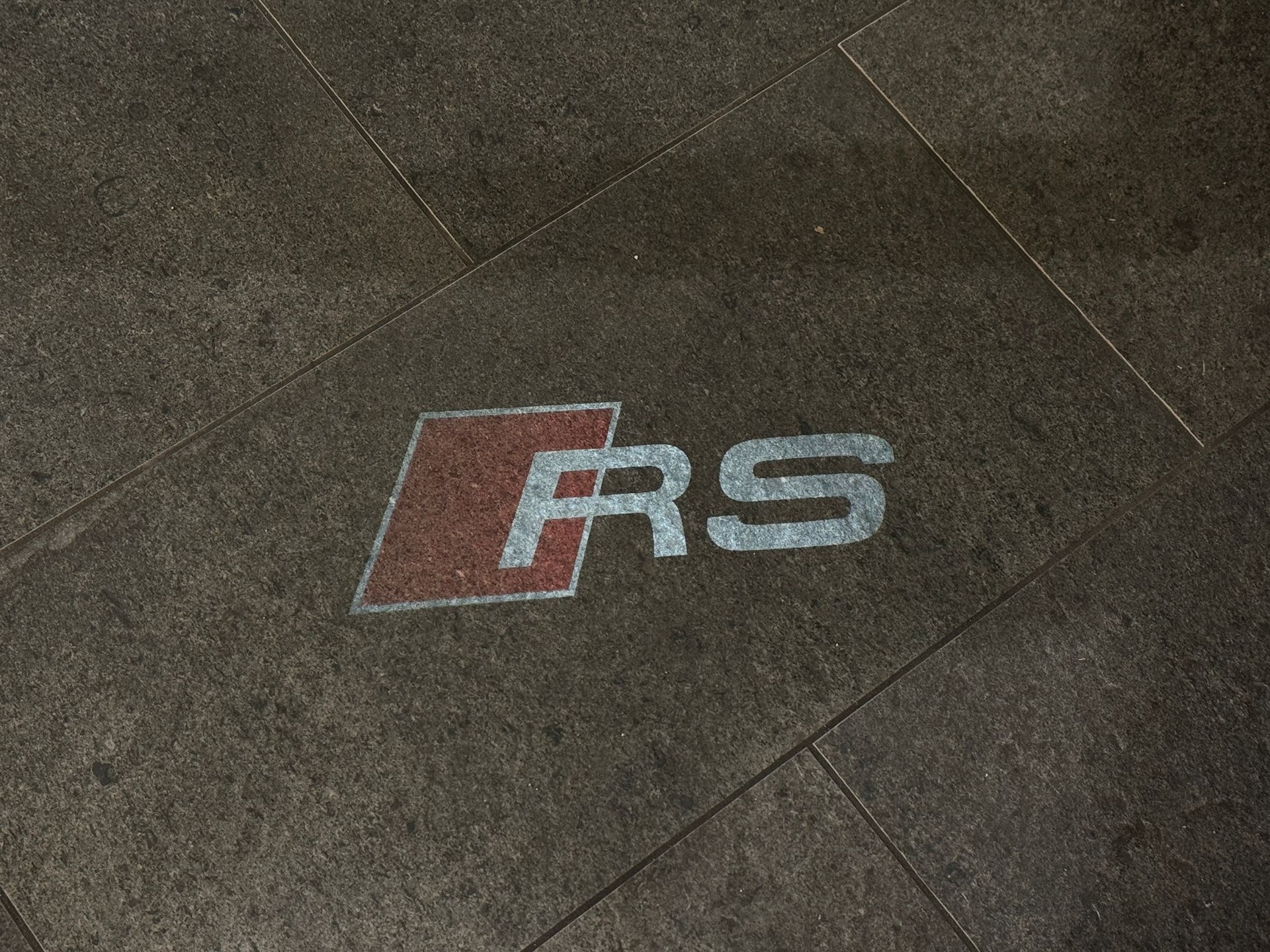 AUDI RS3 Sportback 2.5 TSI competition limited quattro S-tronic *Verde Kyalami*-image-12
