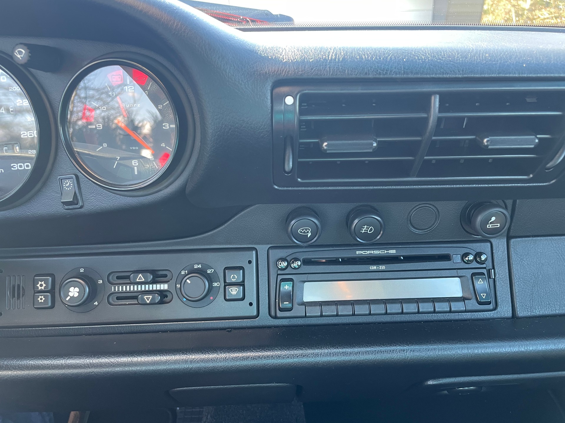 PORSCHE 993 Carrera-image-10