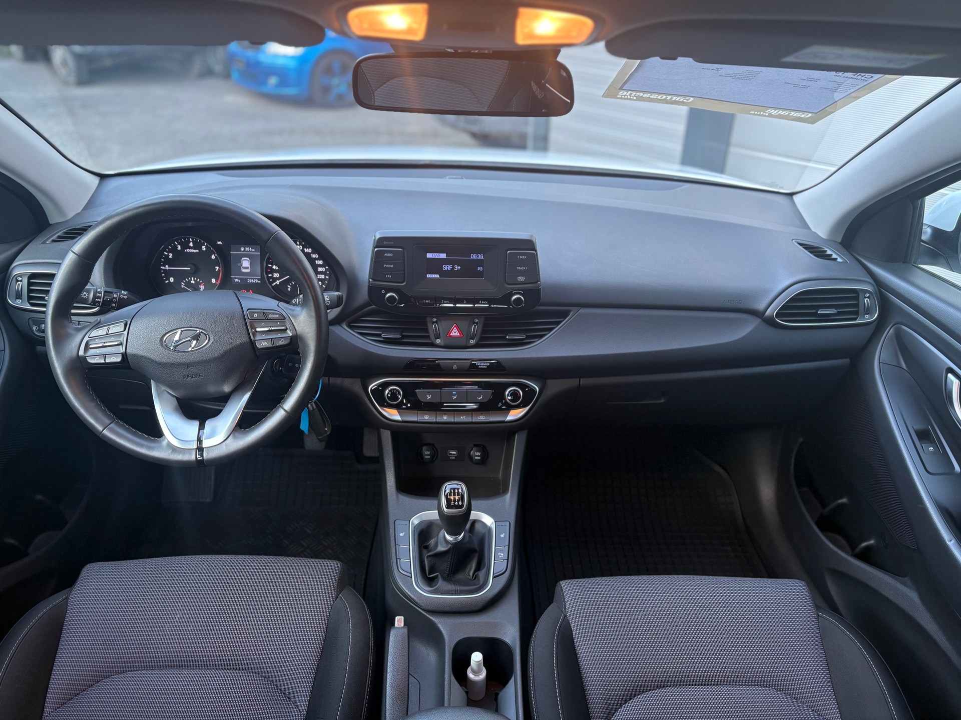 HYUNDAI i30-image-8