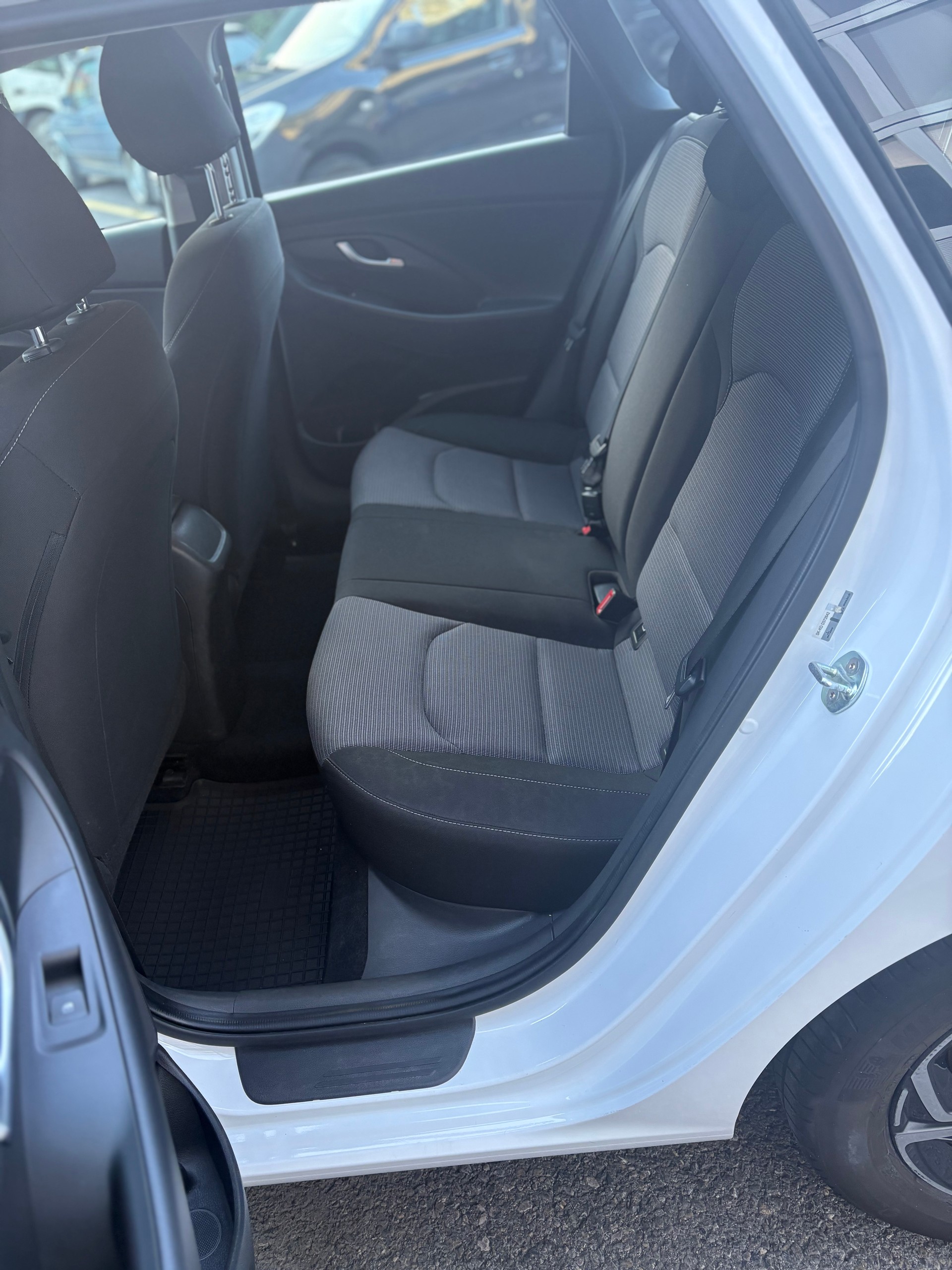 HYUNDAI i30-image-7