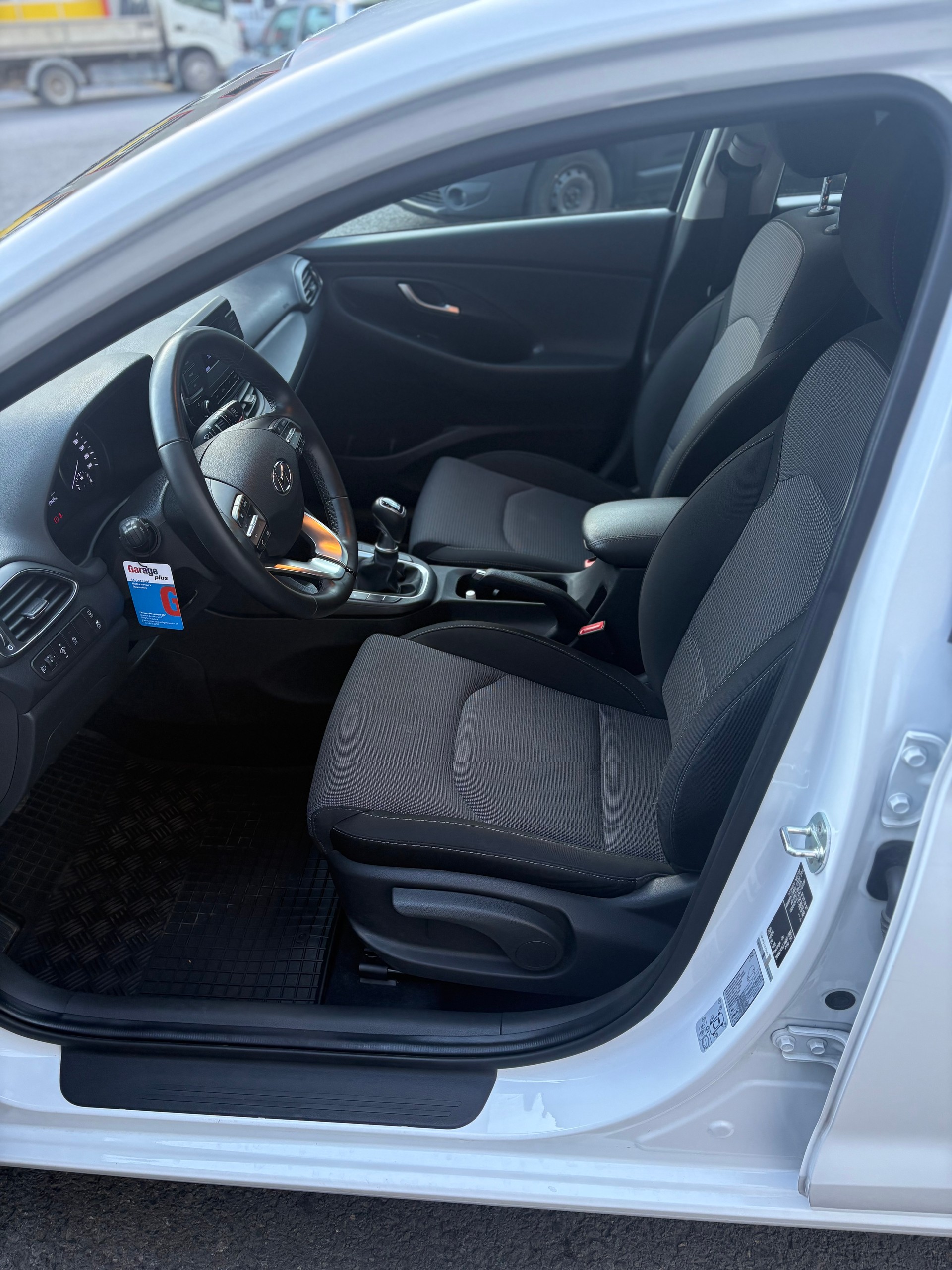HYUNDAI i30-image-6