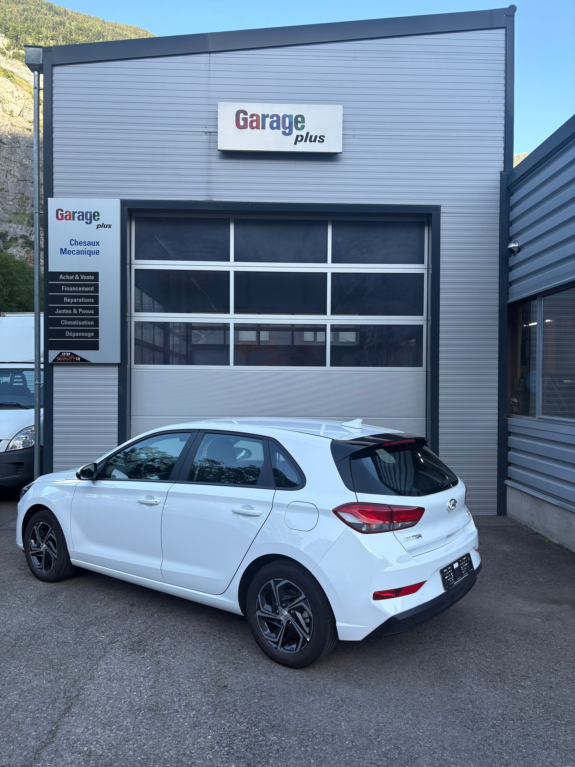 HYUNDAI i30-image-3