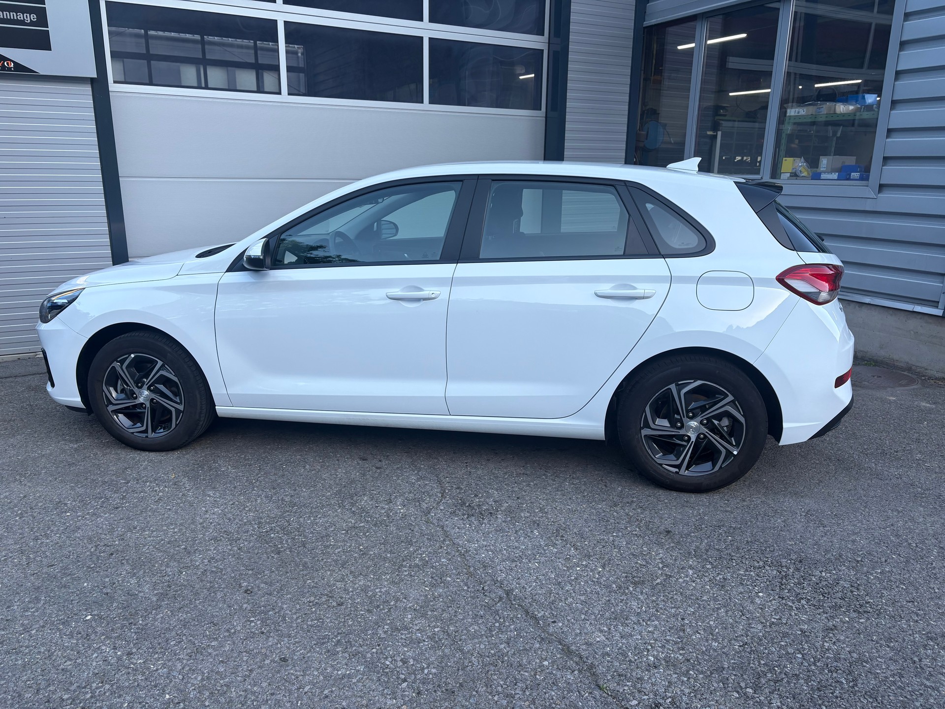 HYUNDAI i30-image-4