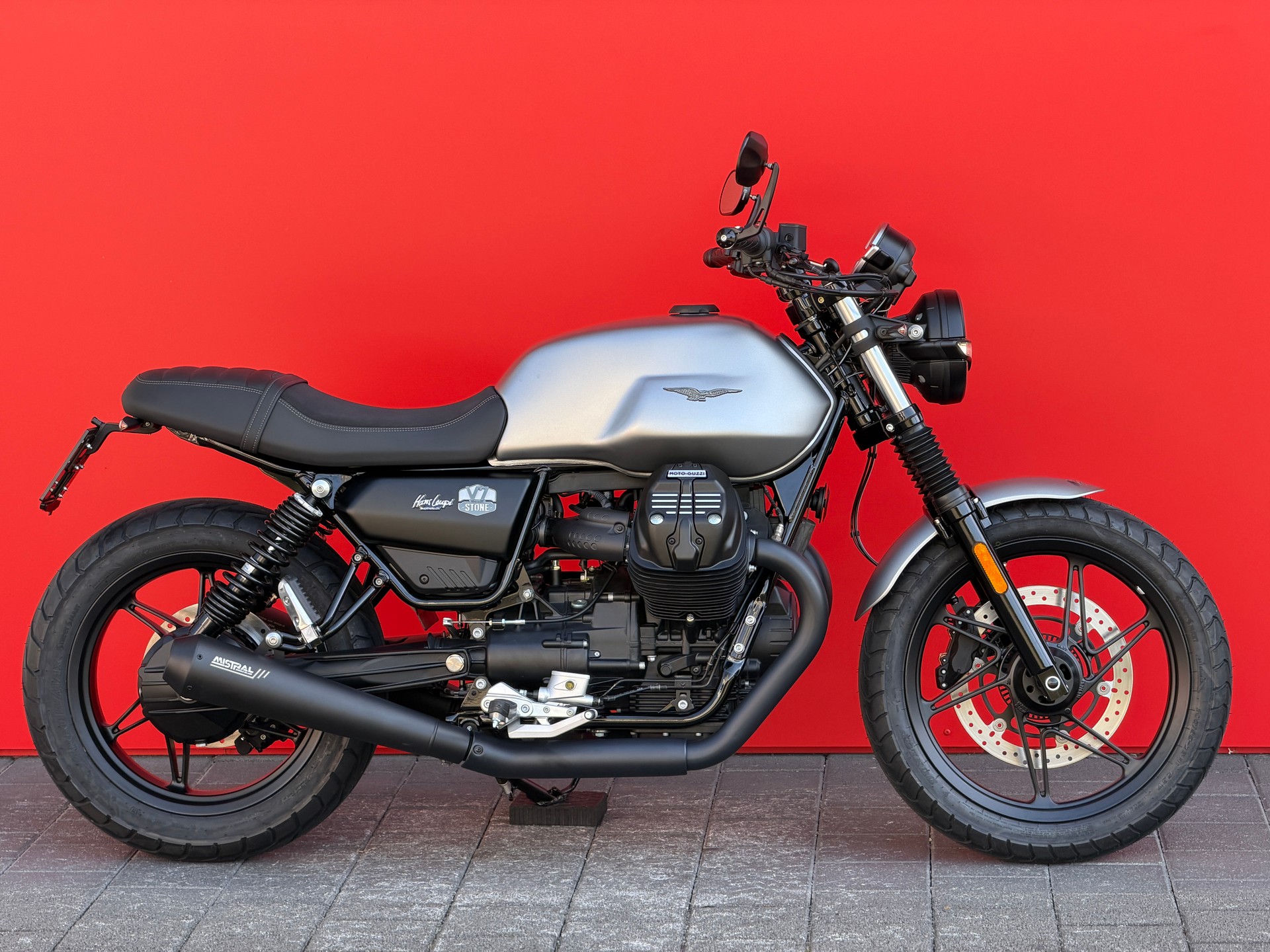 MOTO GUZZI V7 IV 850 Stone '' Edizione MISTRAL ''-showroom-element-1