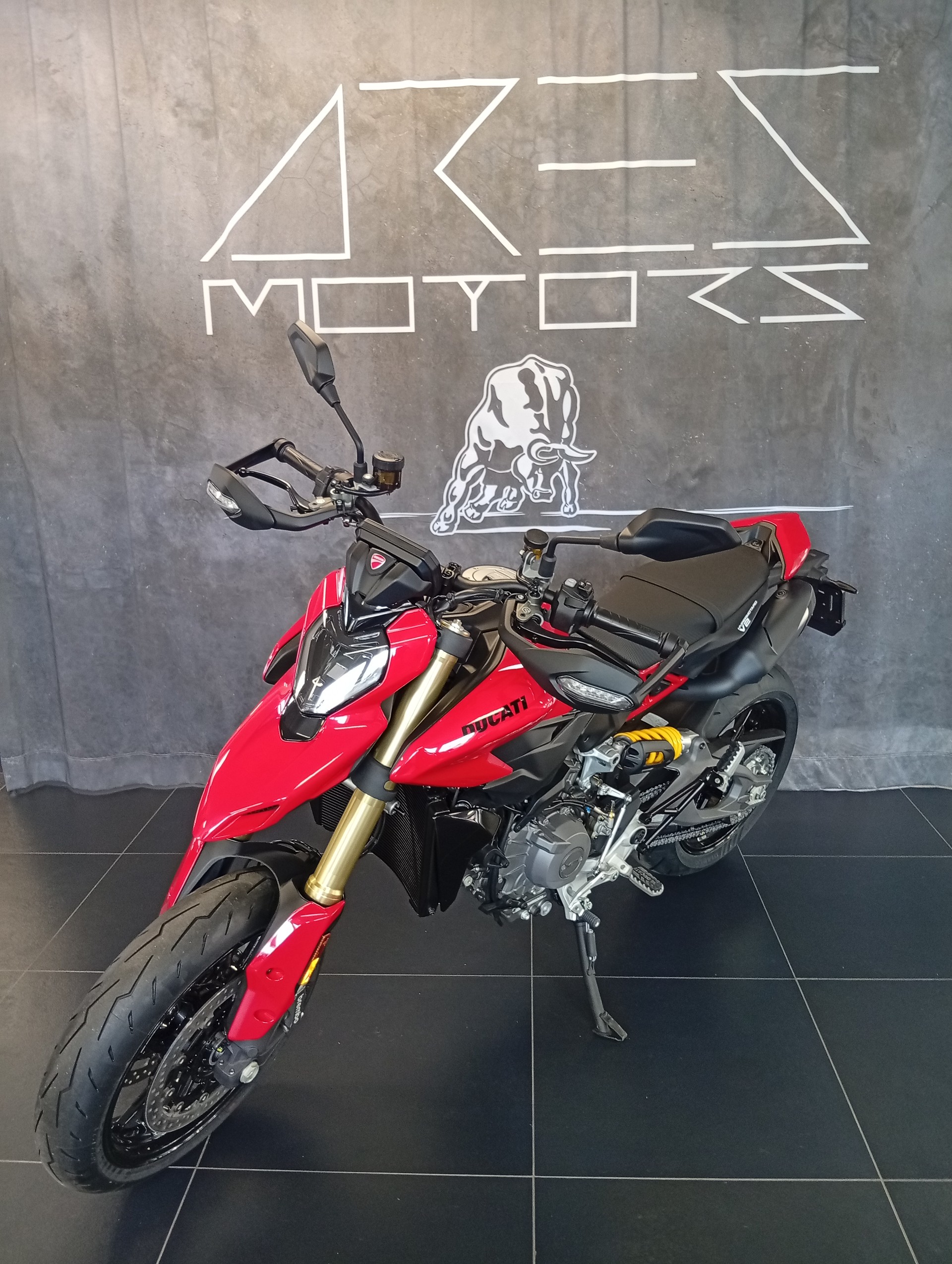 DUCATI HYPERMOTARD V2-showroom-element-3