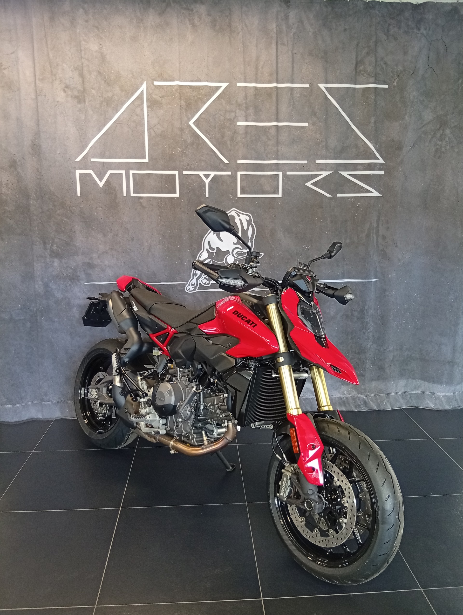 DUCATI HYPERMOTARD V2-showroom-element-1