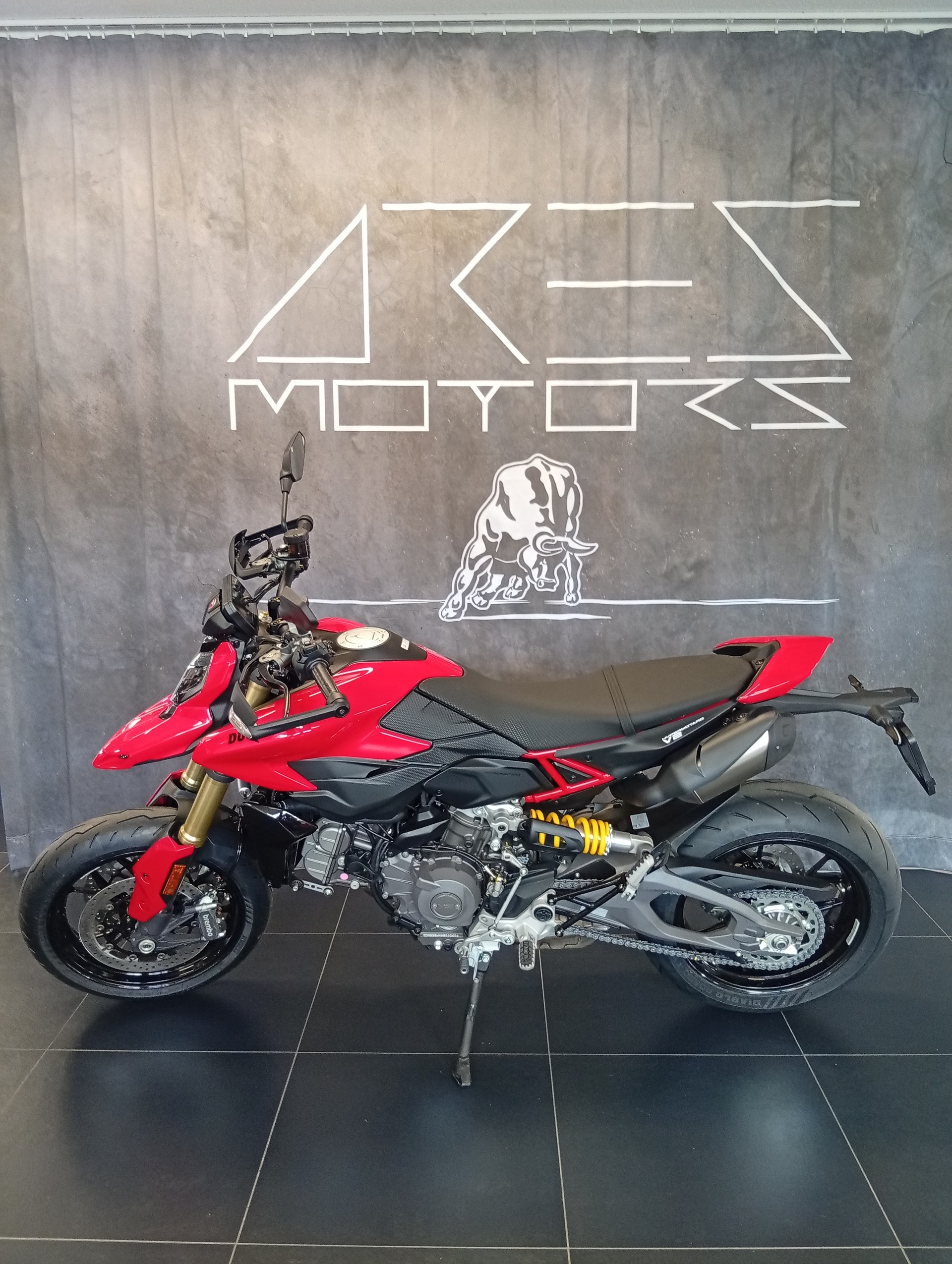 DUCATI HYPERMOTARD V2-image-4
