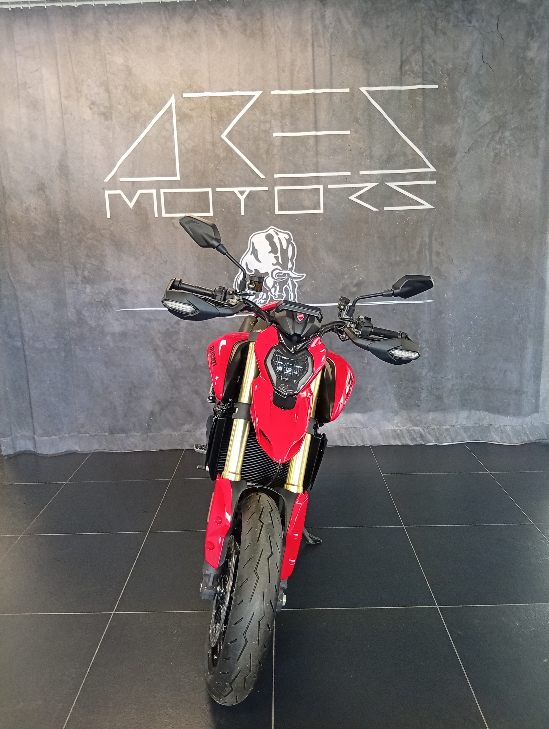 DUCATI HYPERMOTARD V2-showroom-element-2