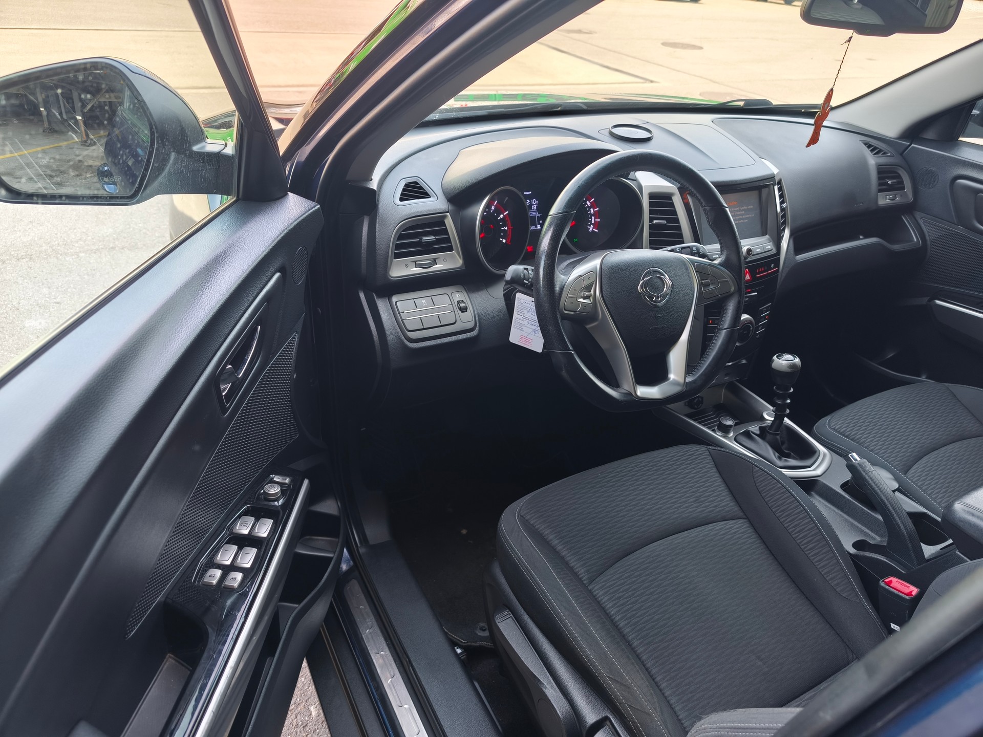 KGM-SsangYong Tivoli 1.6 e-XGi Quartz 2WD-image-9