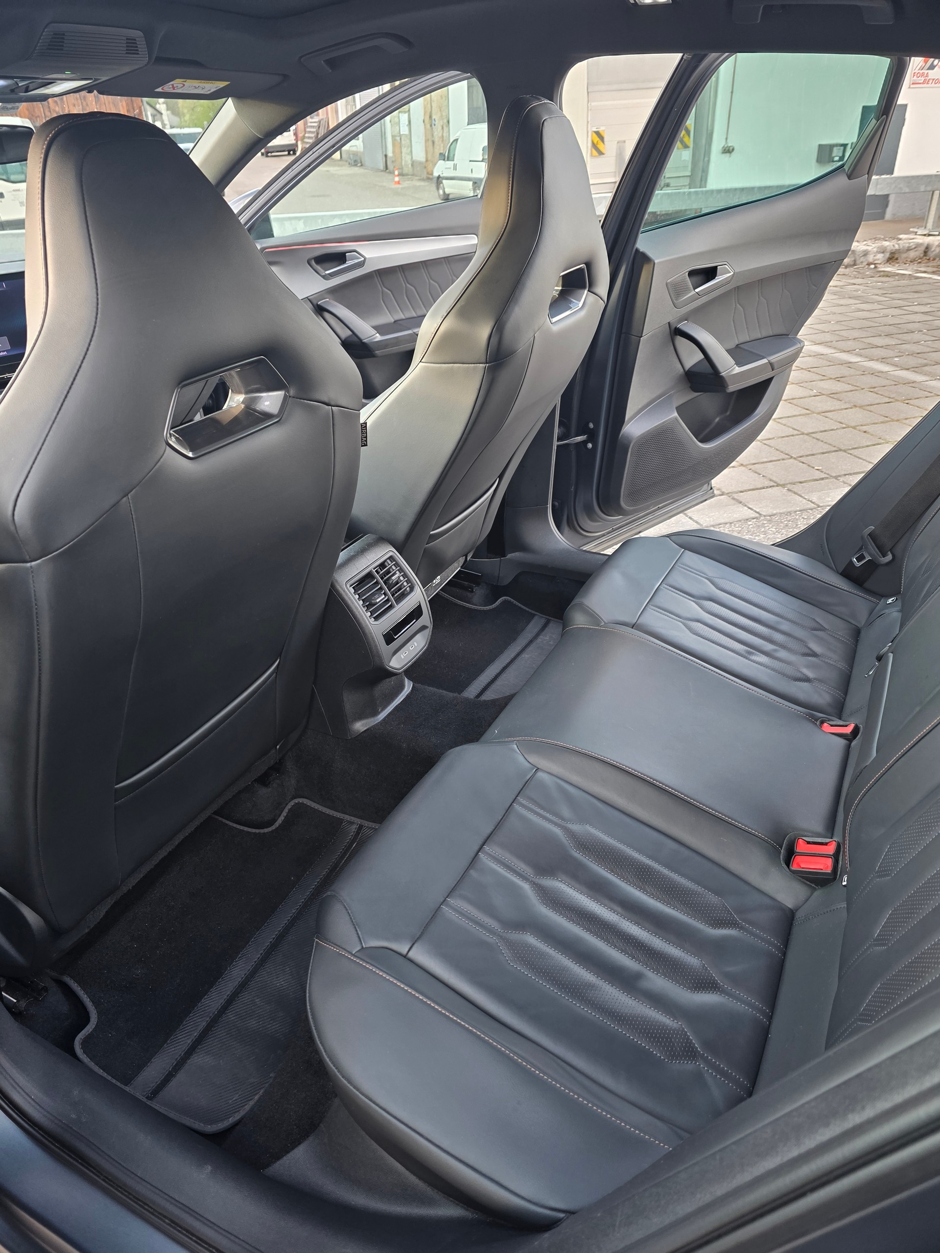 CUPRA Formentor 2.0TSI VZ DSG-image-4