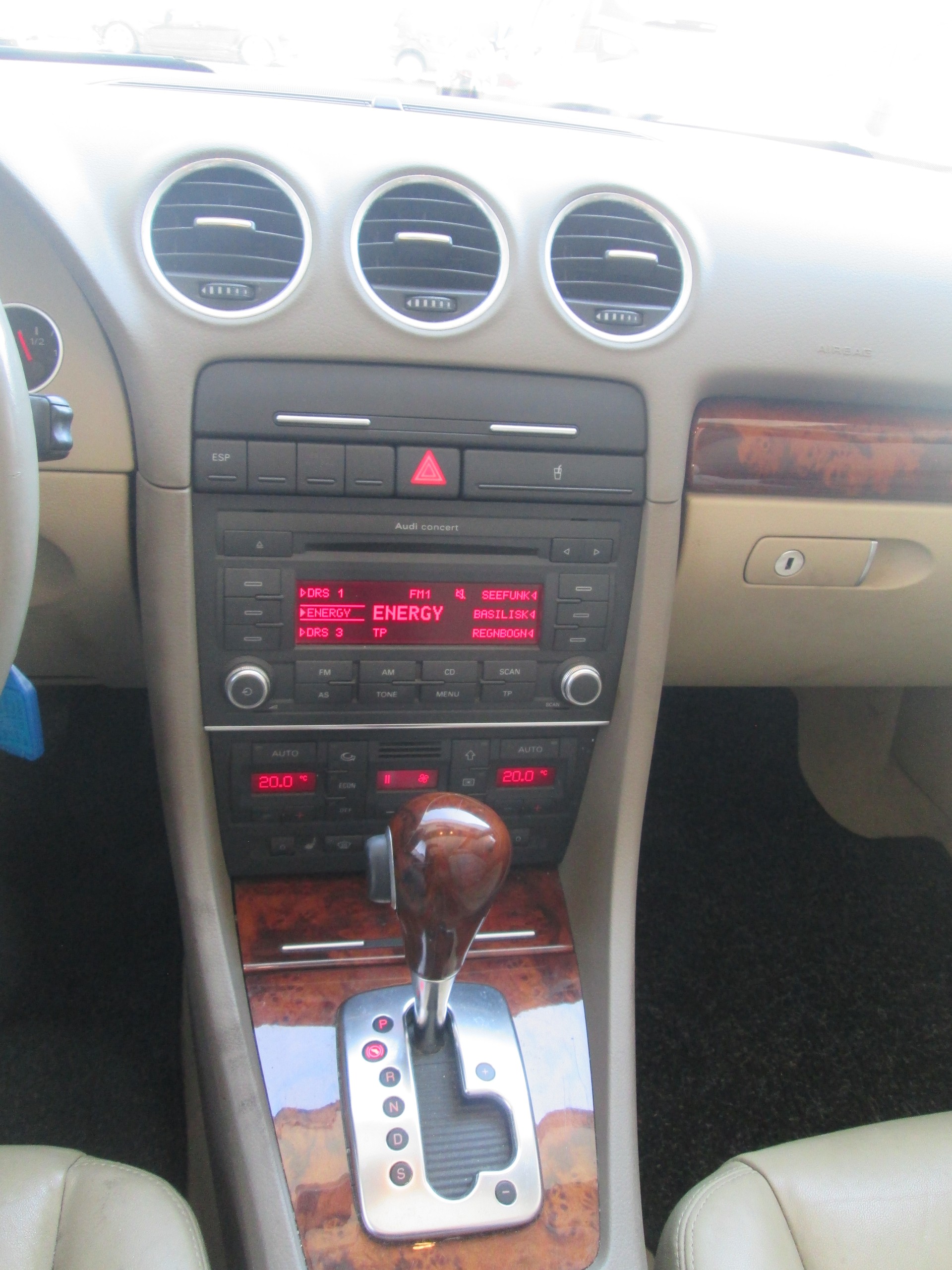 AUDI A4 Cabriolet 1.8 Turbo-image-14