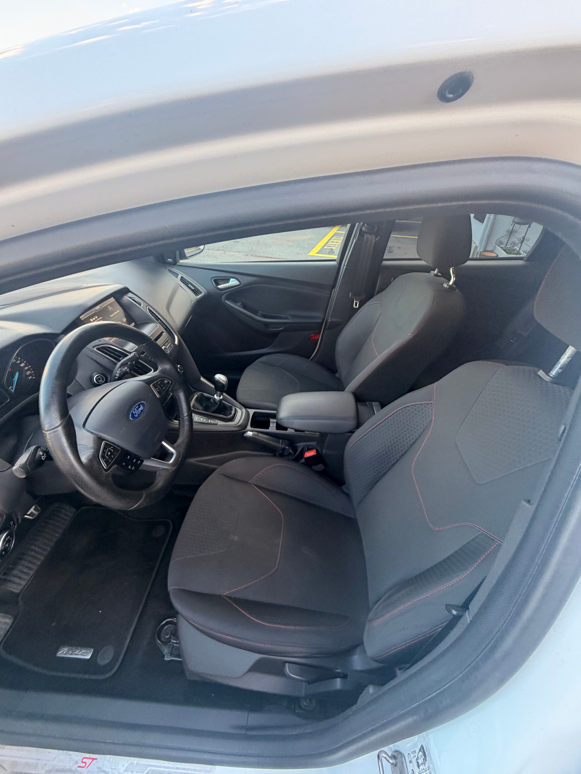 FORD Focus 1.5 SCTi ST Line-image-6