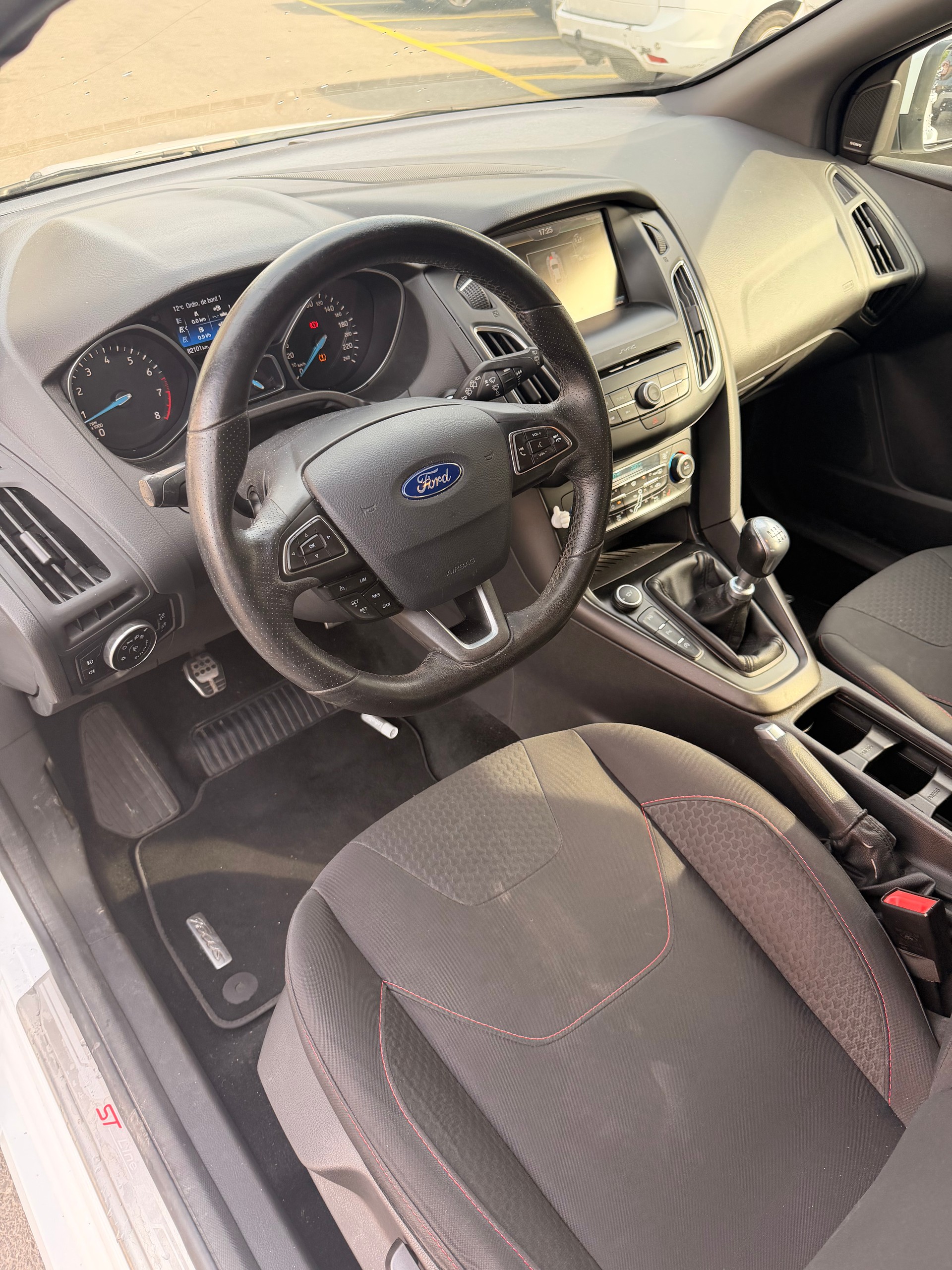 FORD Focus 1.5 SCTi ST Line-image-6