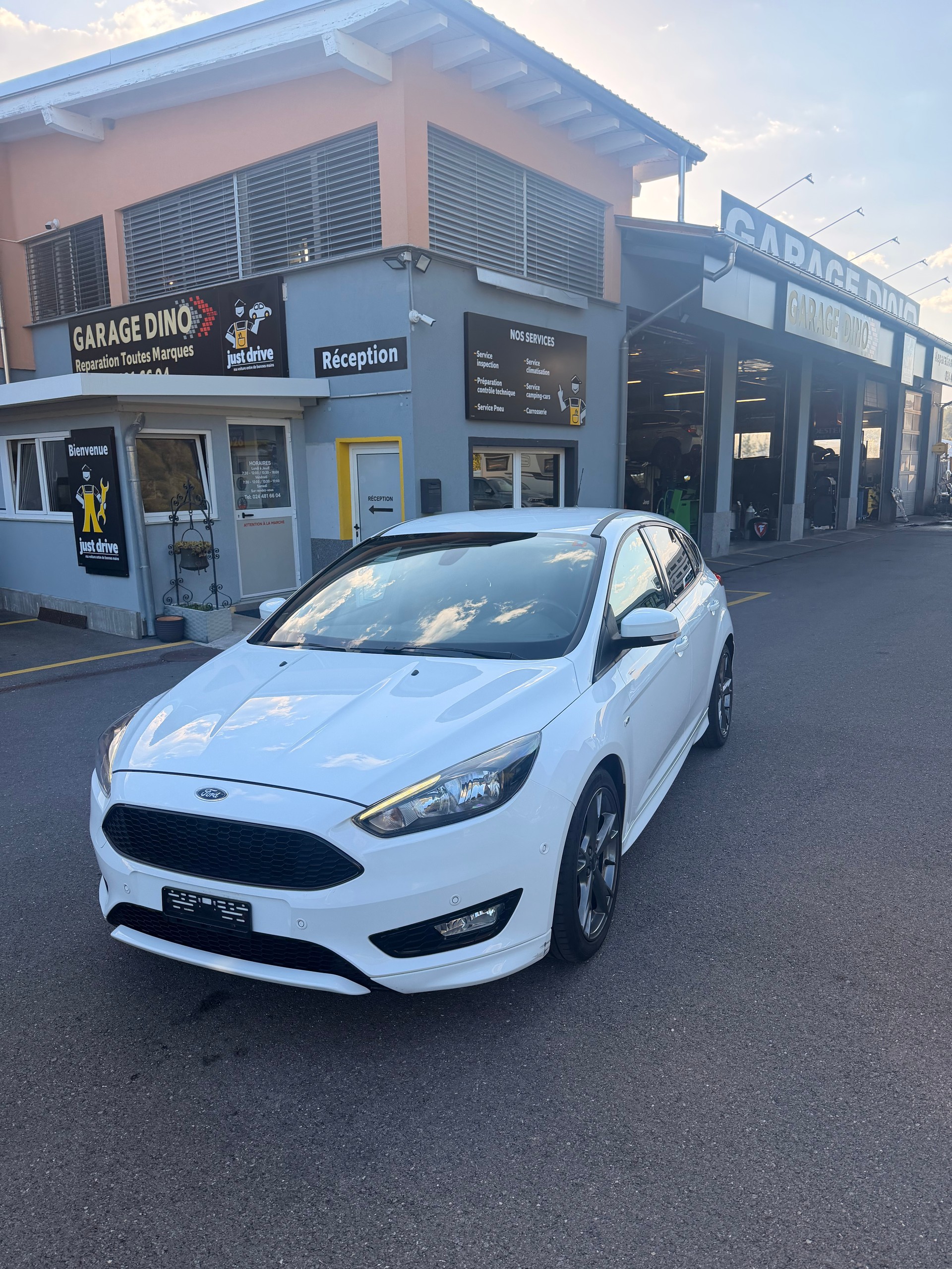 FORD Focus 1.5 SCTi ST Line-image-5