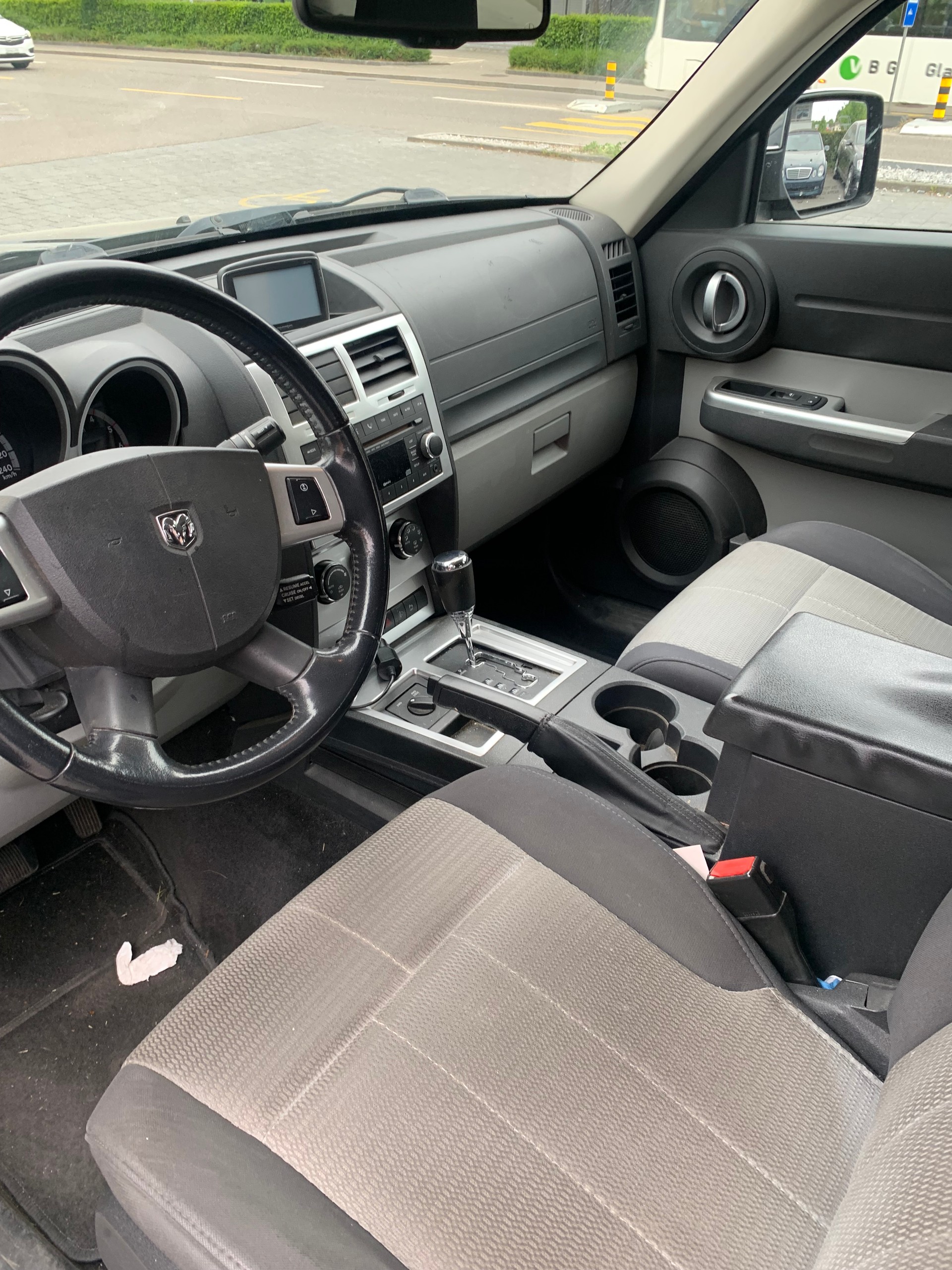DODGE Nitro 2.8 CRD SXT Automatic-image-7