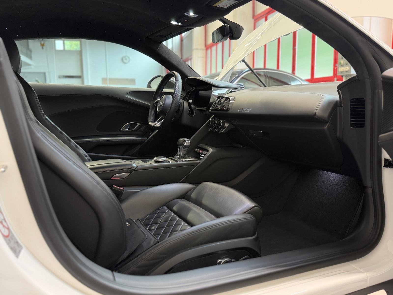 AUDI R8 Coupé 5.2 RWS S-Tronic-image-22