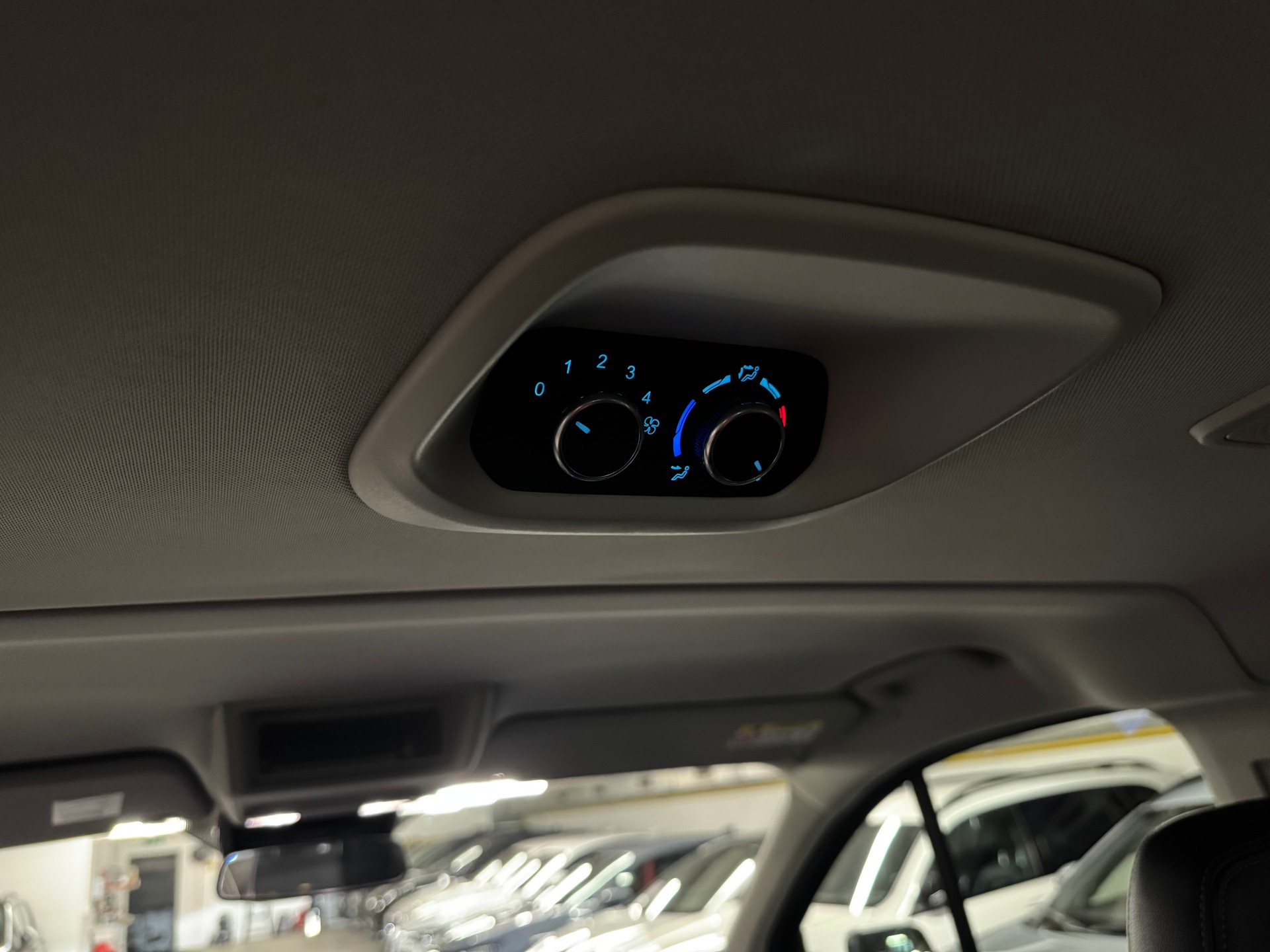 FORD Tourneo Custom 320 L1H1 Active-image-11