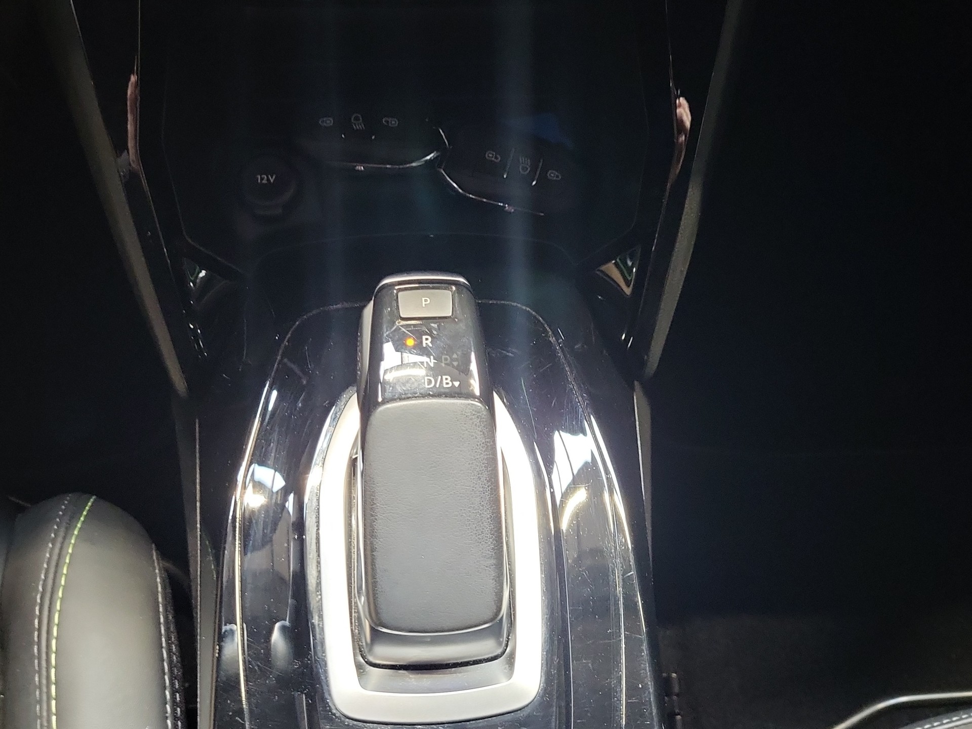 PEUGEOT 208-image-9