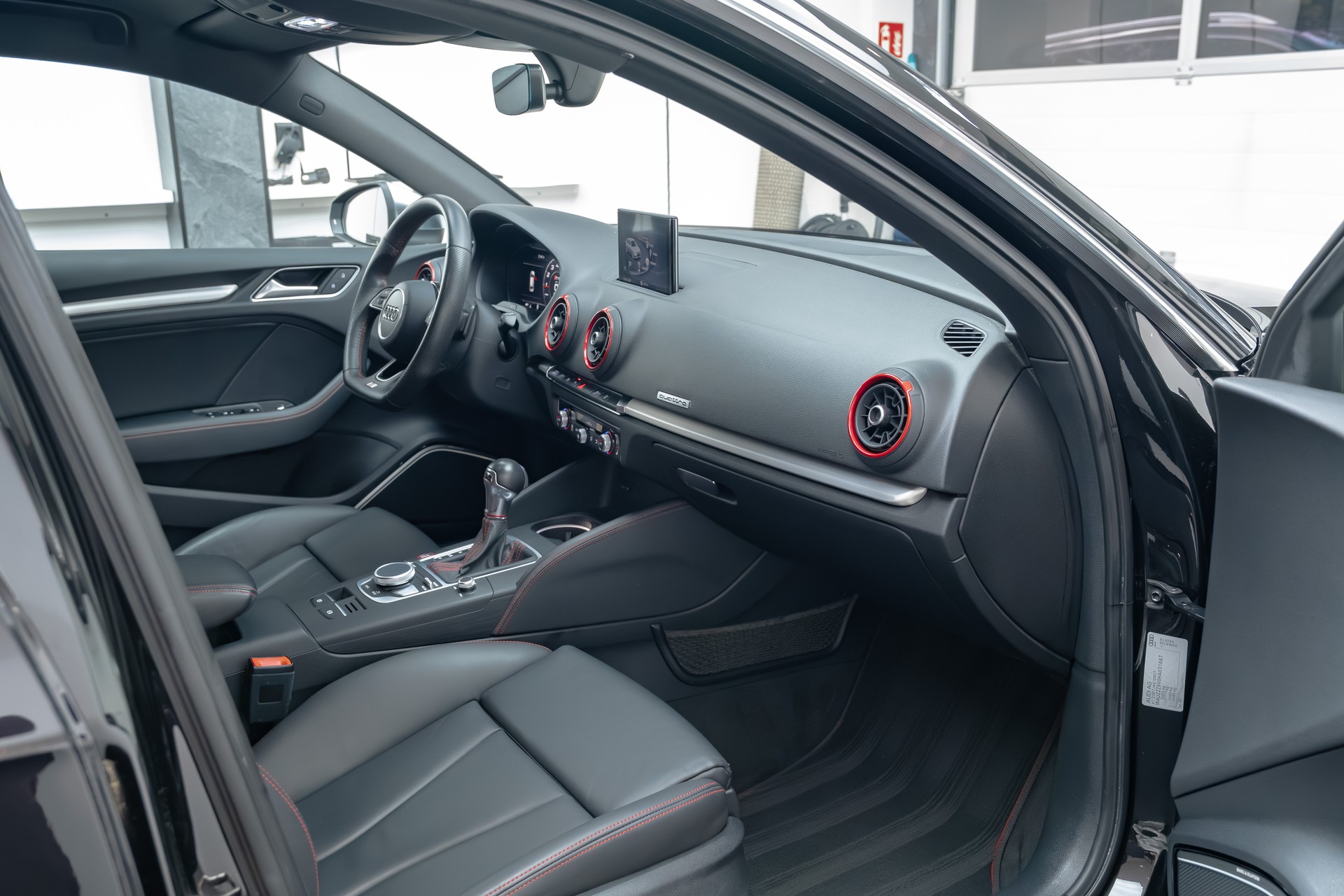 AUDI S3 Sportback 2.0 TFSI quattro S-tronic-image-8