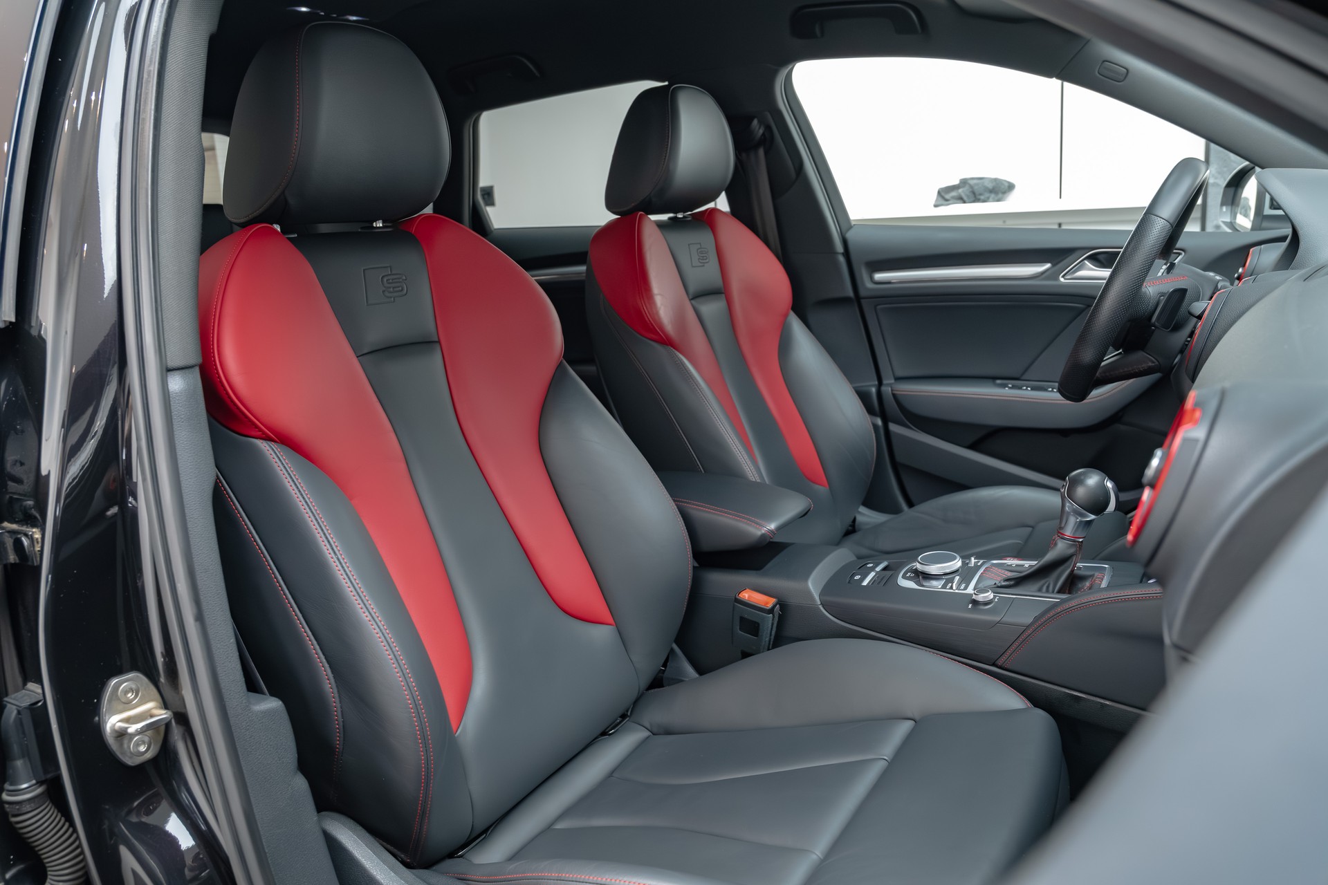 AUDI S3 Sportback 2.0 TFSI quattro S-tronic-image-9