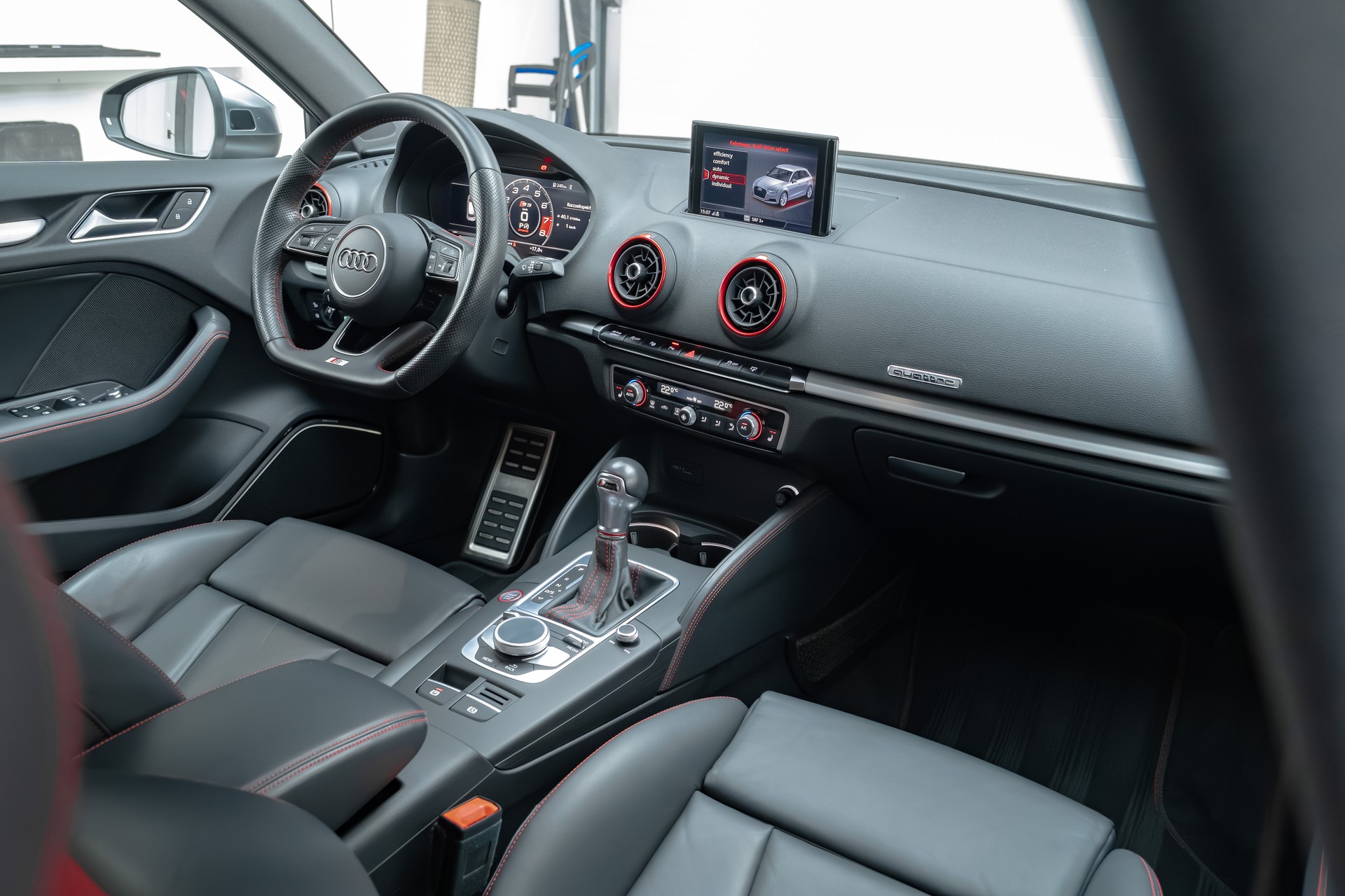 AUDI S3 Sportback 2.0 TFSI quattro S-tronic-image-7