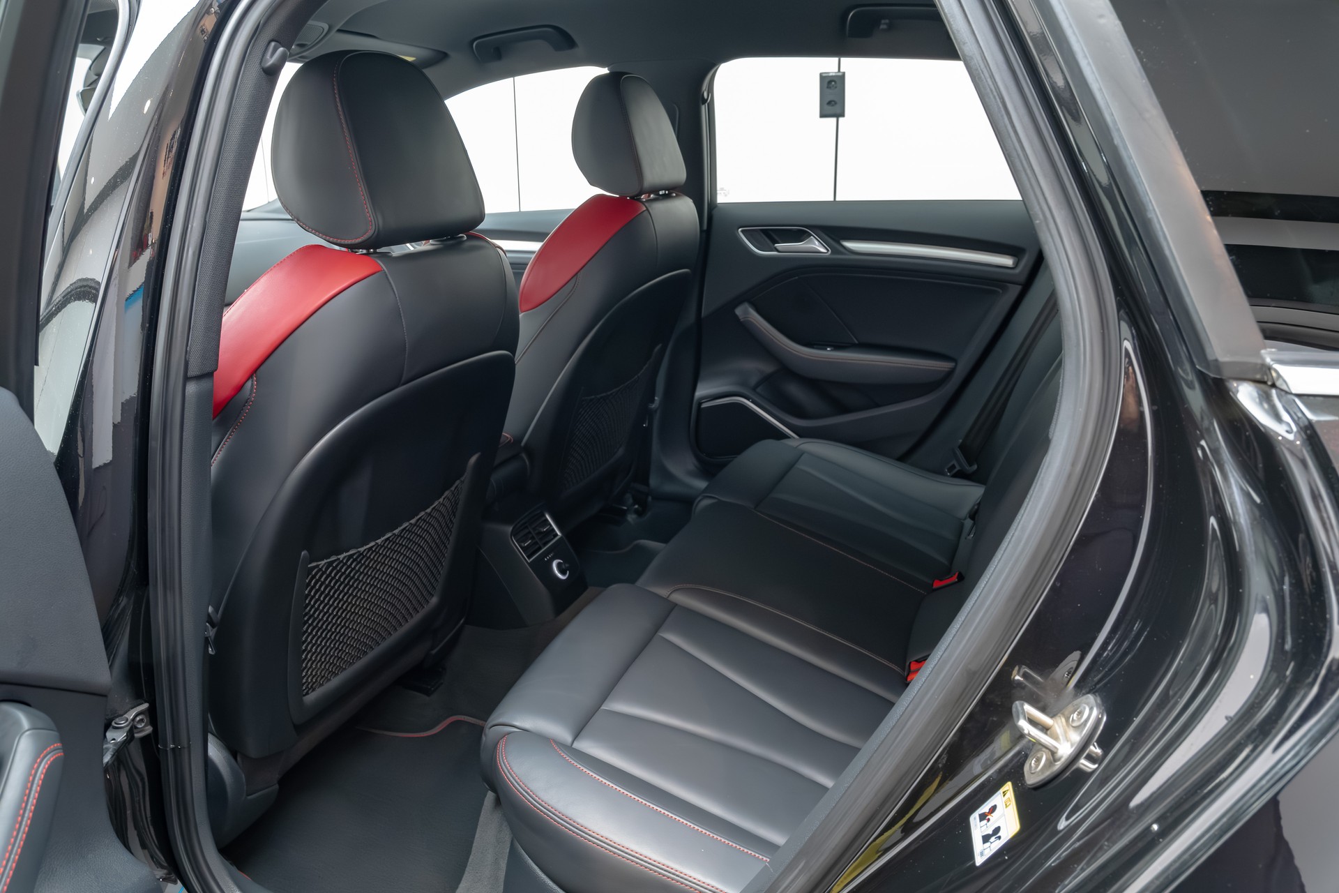 AUDI S3 Sportback 2.0 TFSI quattro S-tronic-image-15