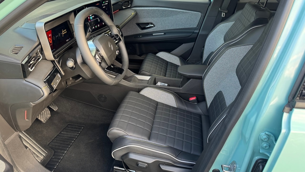 RENAULT R4 E-Tech Comfort Range 52 kWh Iconic-image-8