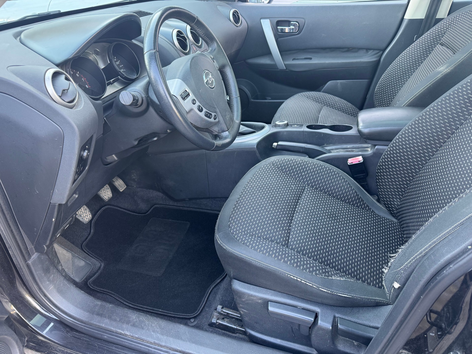 NISSAN Qashqai 2.0 4WD visia-image-9