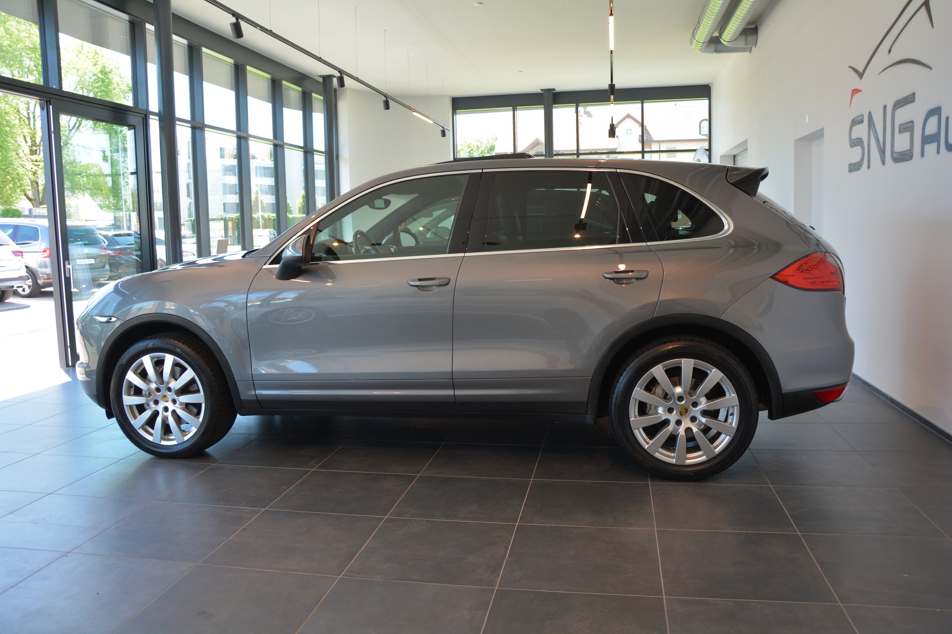 PORSCHE Cayenne S Diesel-image-2