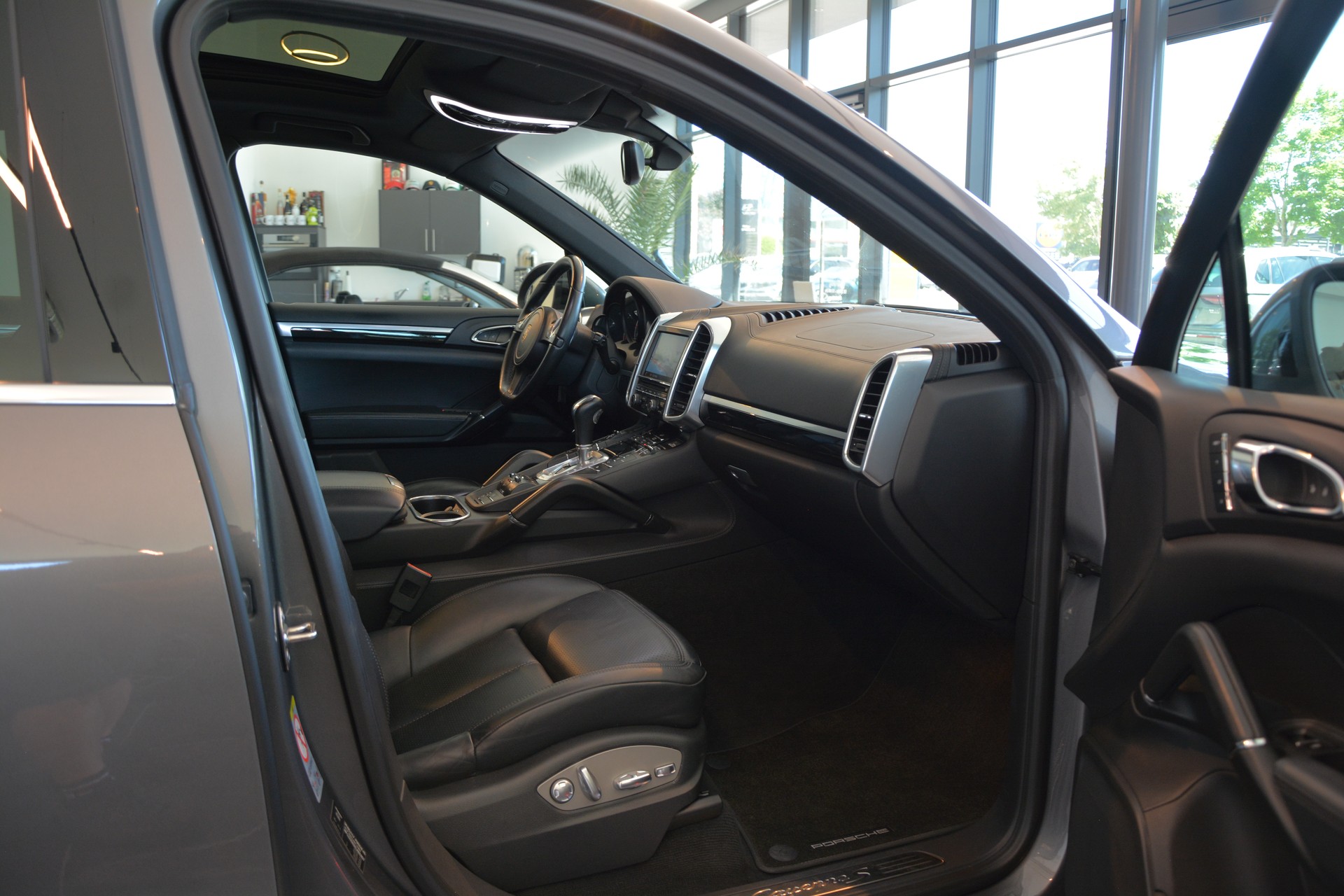 PORSCHE Cayenne S Diesel-image-13