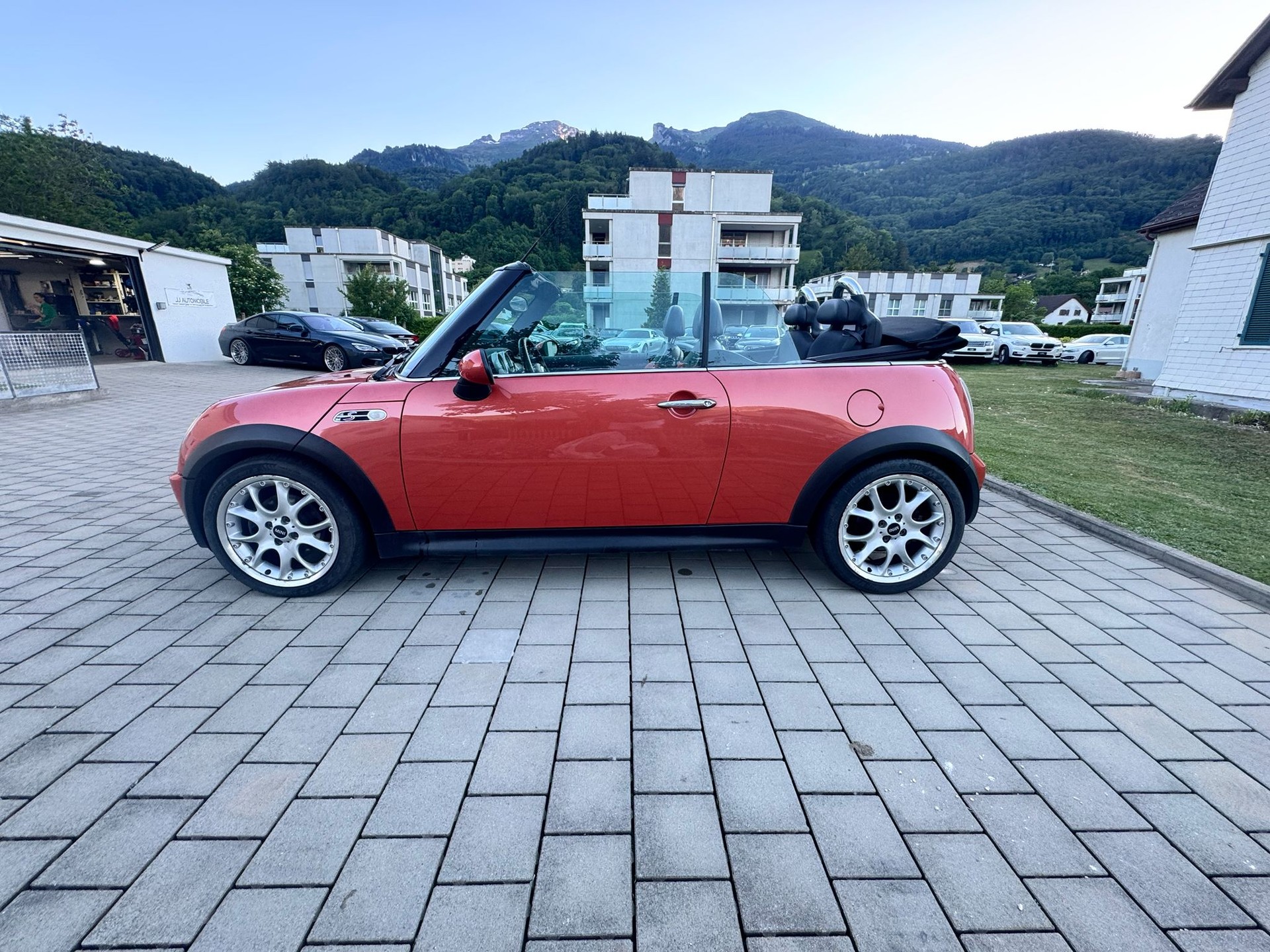 MINI Cooper S Cabriolet-image-2