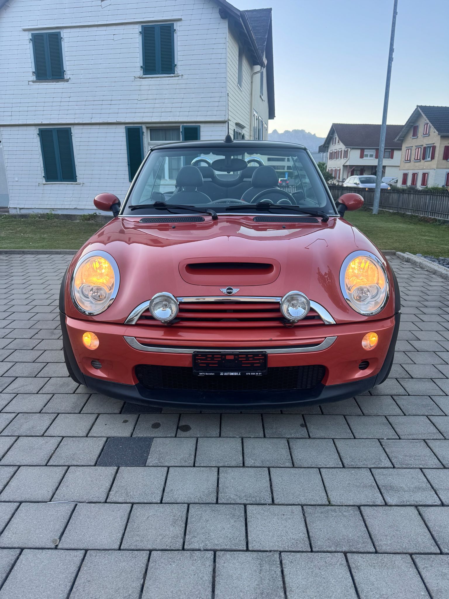 MINI Cooper S Cabriolet-image-1