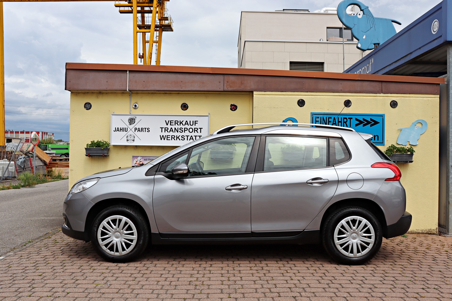 PEUGEOT 2008 1.2 VTI Style-image-1